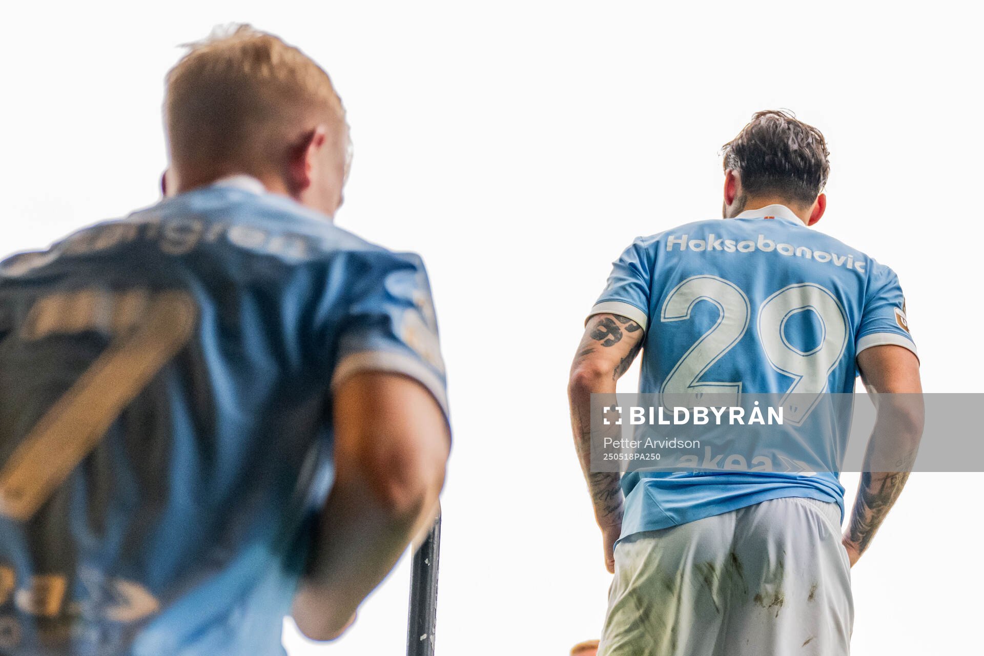 Malmö FFs Sead Haksabanovic gör entré inför andra halvlek under fotbollsmatchen i Allsvenskan mellan Malmö FF och Halmstad den 18 maj 2025 i Malmö.