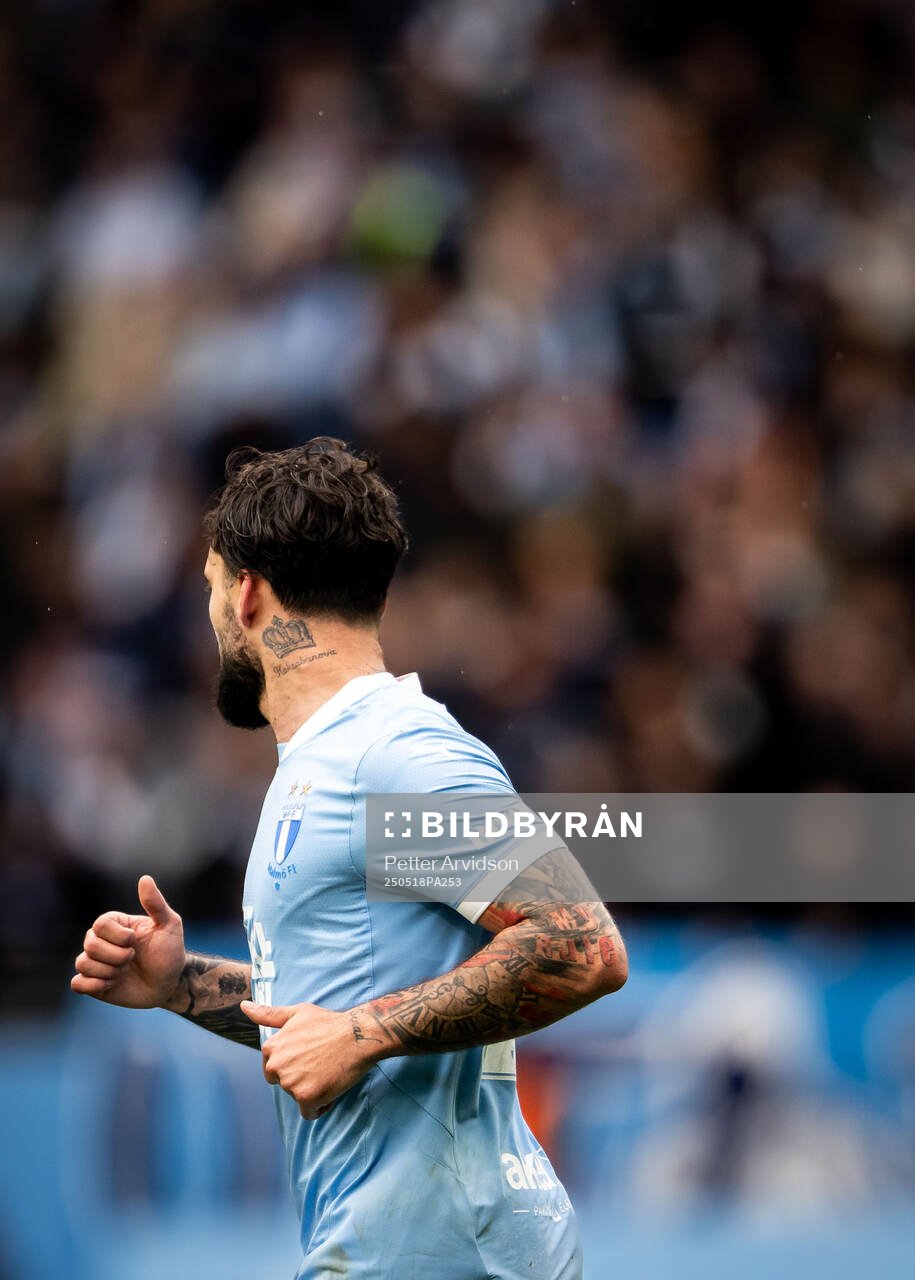 Malmö FFs Sead Haksabanovic under fotbollsmatchen i Allsvenskan mellan Malmö FF och Halmstad den 18 maj 2025 i Malmö. 