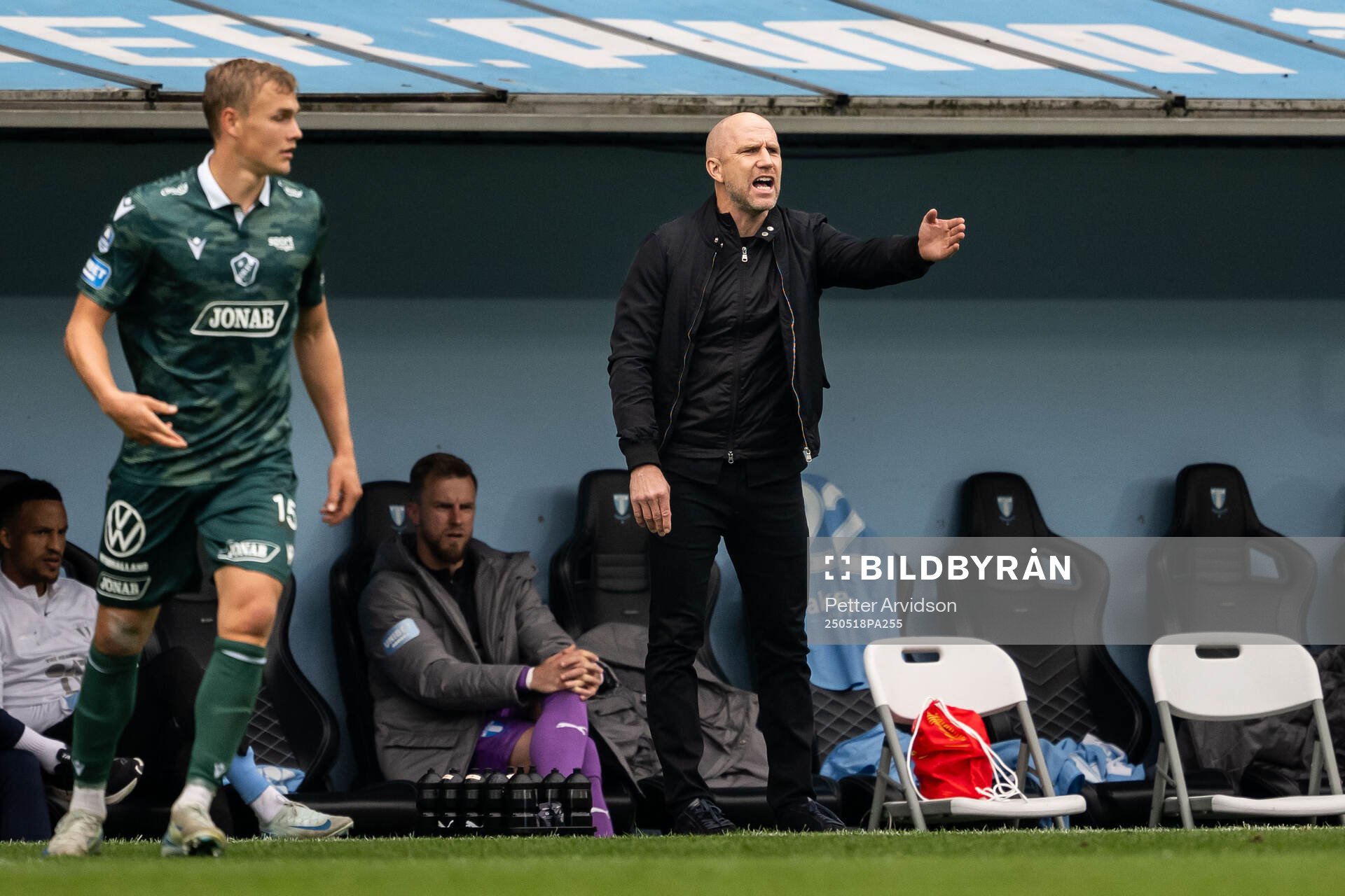 Malmö FFs tränare Henrik Rydström under fotbollsmatchen i Allsvenskan mellan Malmö FF och Halmstad den 18 maj 2025 i Malmö. 