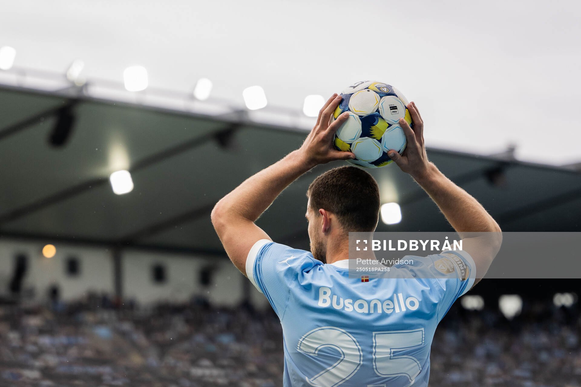 Malmö FFs Gabriel Busanello under fotbollsmatchen i Allsvenskan mellan Malmö FF och Halmstad den 18 maj 2025 i Malmö. 