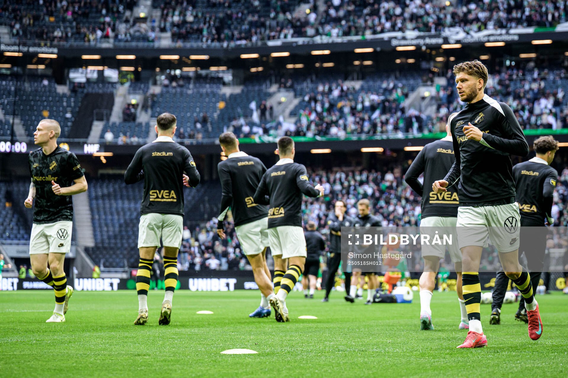 AIKs Anton Salétros inför fotbollsmatchen i Allsvenskan mellan AIK och Hammarby den 18 maj 2025 i Stockholm. 