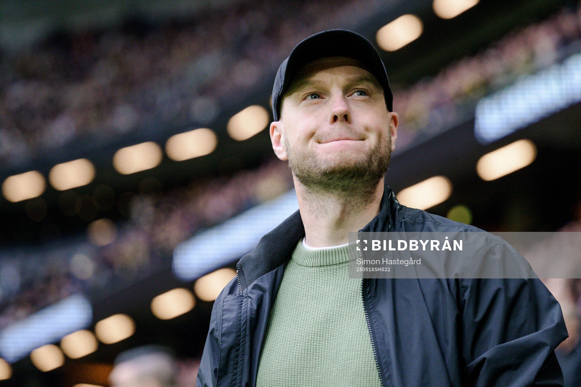Hammarbys tränare Kim Hellberg  inför fotbollsmatchen i Allsvenskan mellan AIK och Hammarby den 18 maj 2025 i Stockholm. 