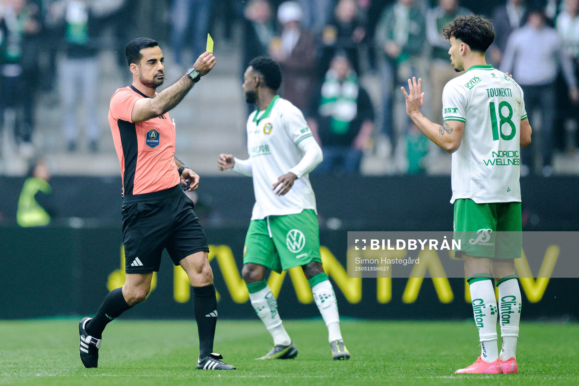 Domare Mohammed Al-Hakim under fotbollsmatchen i Allsvenskan mellan AIK och Hammarby den 18 maj 2025 i Stockholm. 