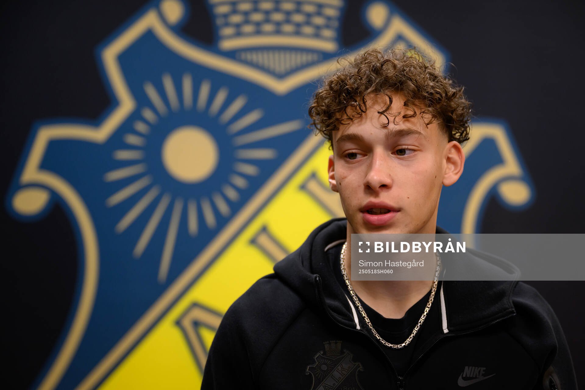 AIKs Victor Goncalves Andersson i i mixed zone