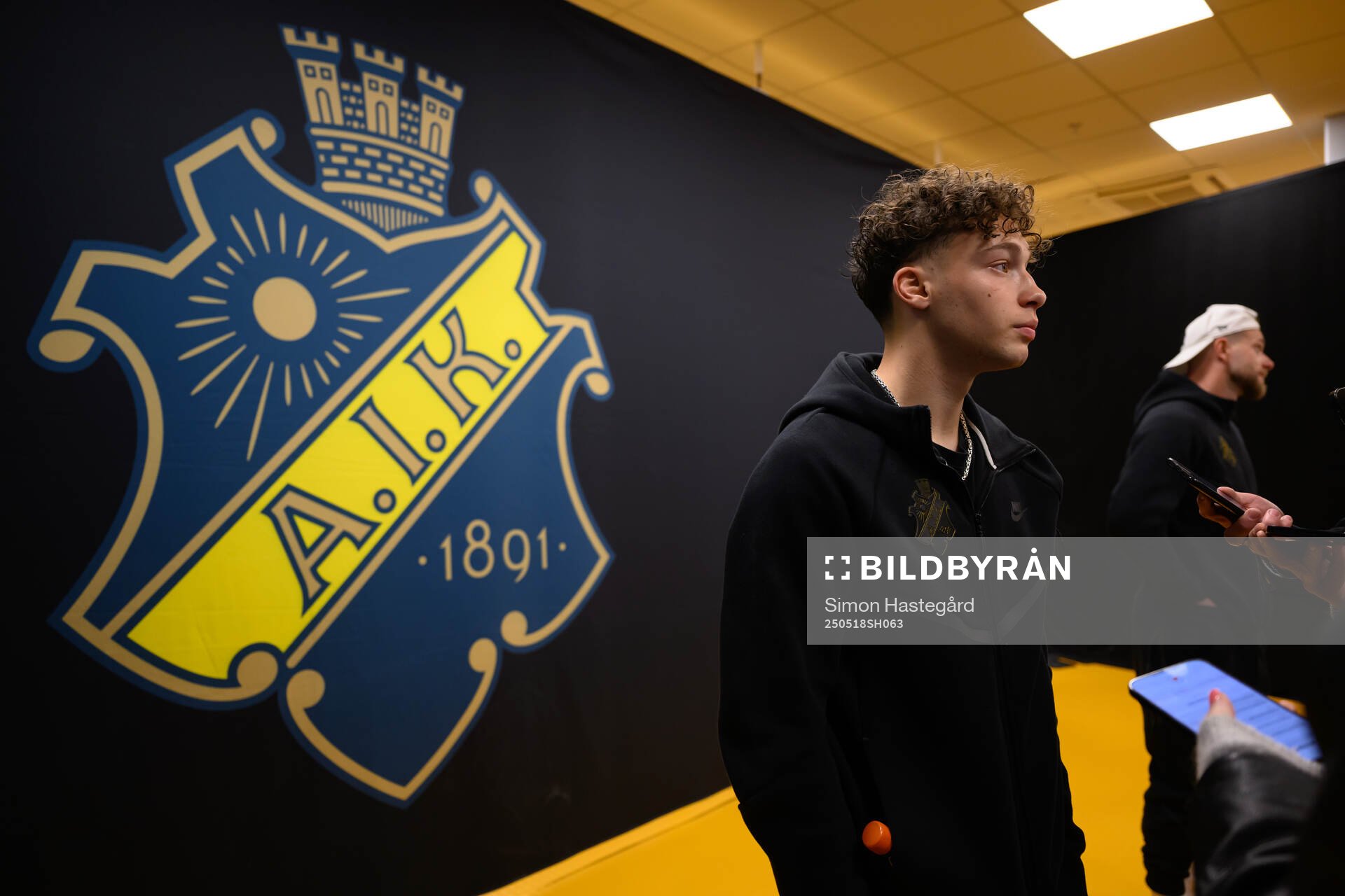 AIKs Victor Goncalves Andersson i i mixed zone