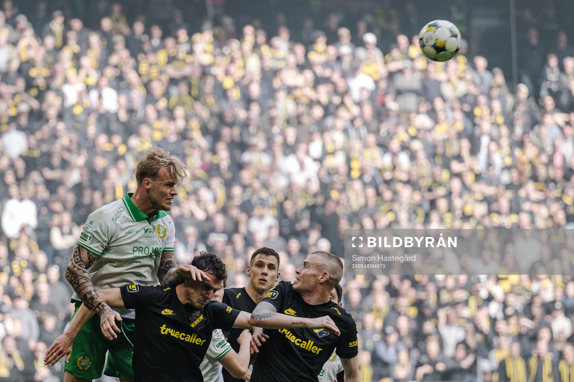 Hammarbys Victor Eriksson under fotbollsmatchen i Allsvenskan mellan AIK och Hammarby den 18 maj 2025 i Stockholm. 