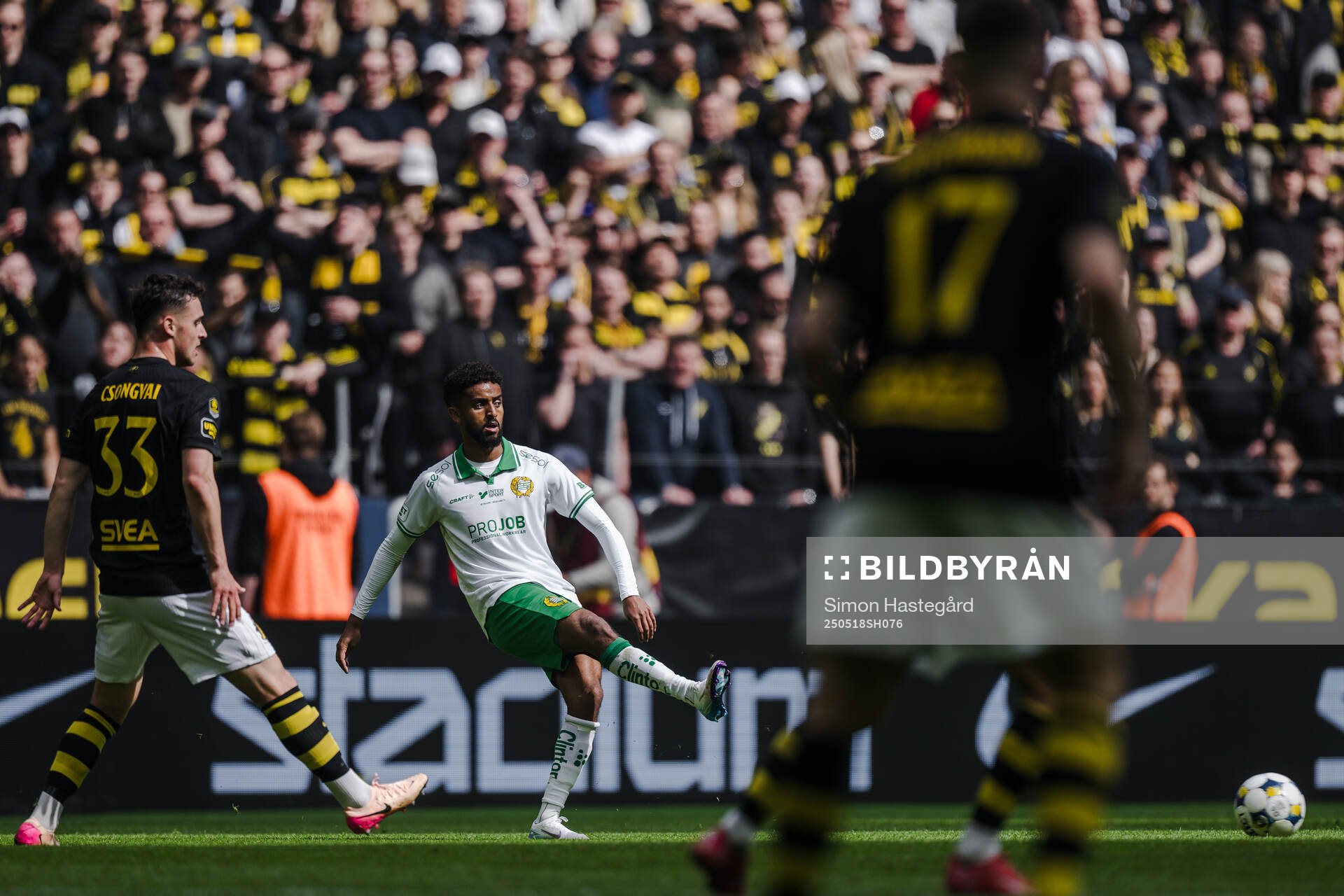 Hammarbys Tesfaldet Tekie under fotbollsmatchen i Allsvenskan mellan AIK och Hammarby den 18 maj 2025 i Stockholm. 
