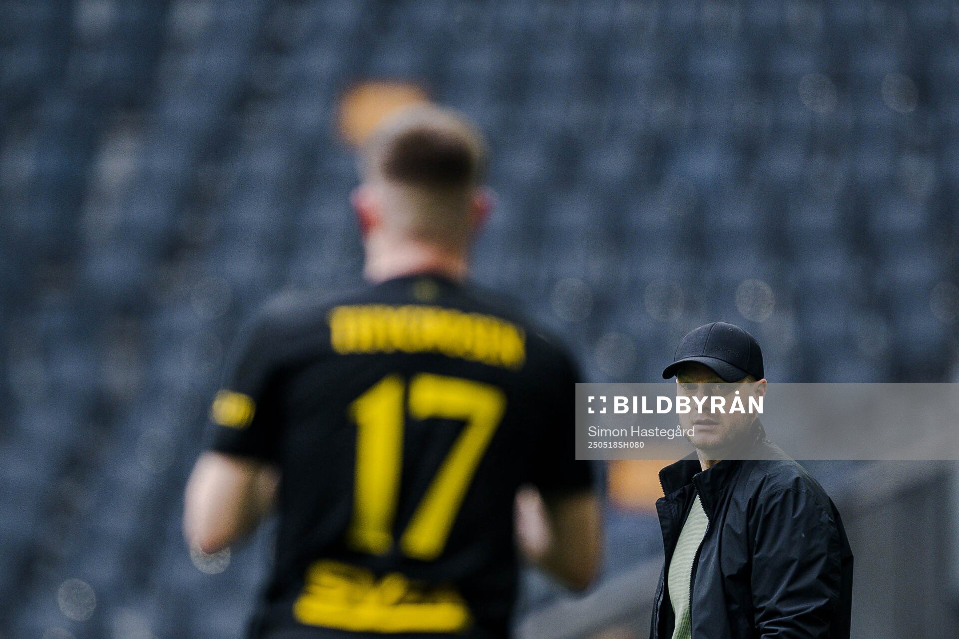 Hammarbys tränare Kim Hellberg  under fotbollsmatchen i Allsvenskan mellan AIK och Hammarby den 18 maj 2025 i Stockholm. 