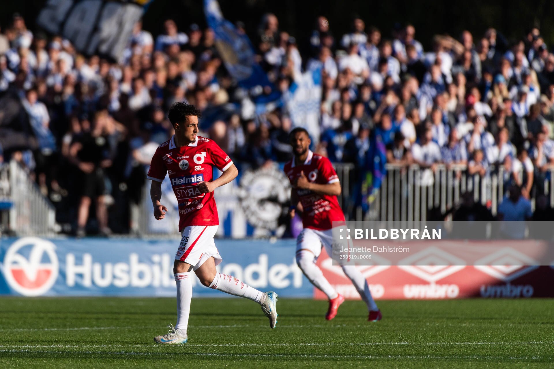 Degerfors Leon Hien och Elias Barsoum under fotbollsmatchen i Allsvenskan mellan Degerfors och IFK Göteborg den 19 maj 2025 i Degerfors.