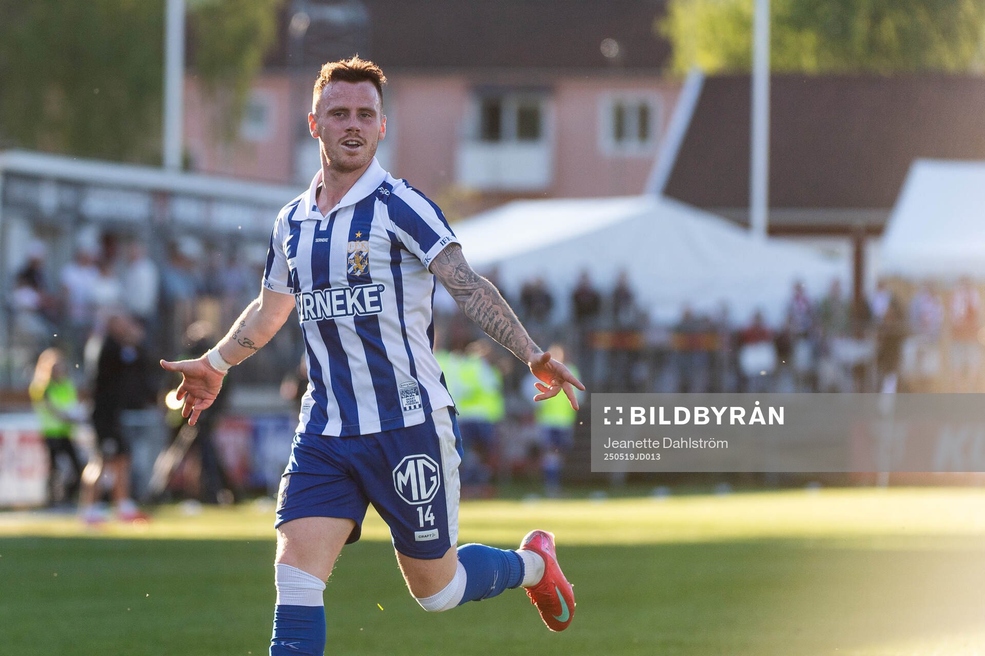 IFK Göteborgs Tobias Heintz jublar efter att han gjort 3-0 under fotbollsmatchen i Allsvenskan mellan Degerfors och IFK Göteborg den 19 maj 2025 i Degerfors.