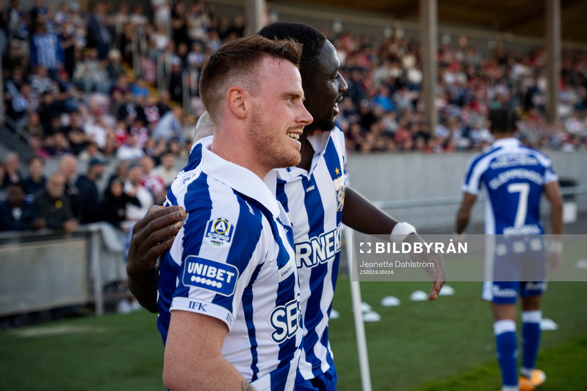 IFK Göteborgs Tobias Heintz gör 0-3 målet och jublar med Imam Jagne under fotbollsmatchen i Allsvenskan mellan Degerfors och IFK Göteborg den 19 maj 2025 i Degerfors.