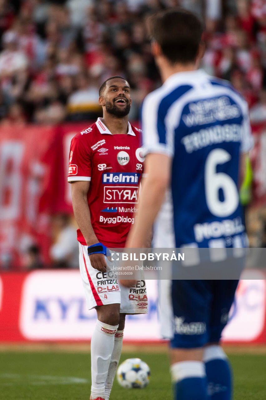 Degerfors Leon Hien under fotbollsmatchen i Allsvenskan mellan Degerfors och IFK Göteborg den 19 maj 2025 i Degerfors. 