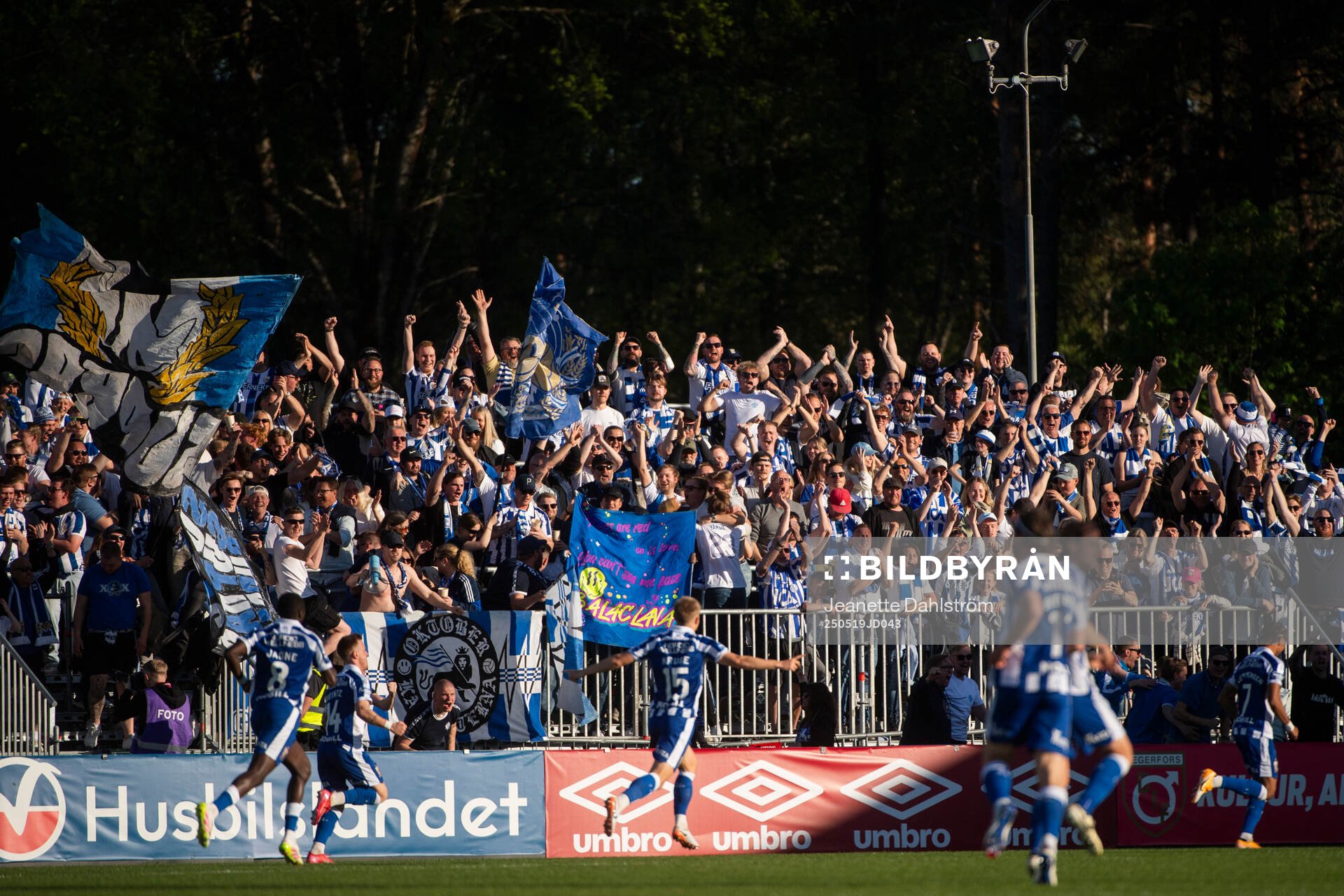IFK Göteborgs supportar under fotbollsmatchen i Allsvenskan mellan Degerfors och IFK Göteborg den 19 maj 2025 i Degerfors. 