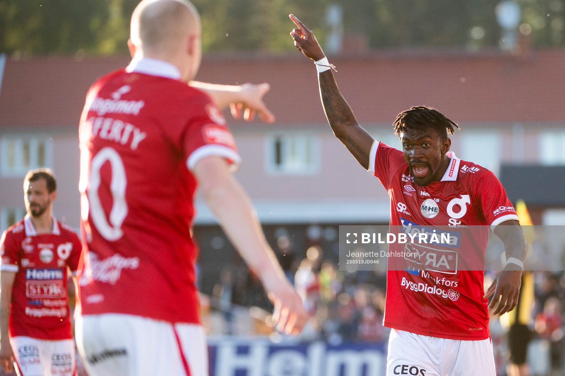 Degerfors Marcus Rafferty och Mamadouba Diaby under fotbollsmatchen i Allsvenskan mellan Degerfors och IFK Göteborg den 19 maj 2025 i Degerfors.