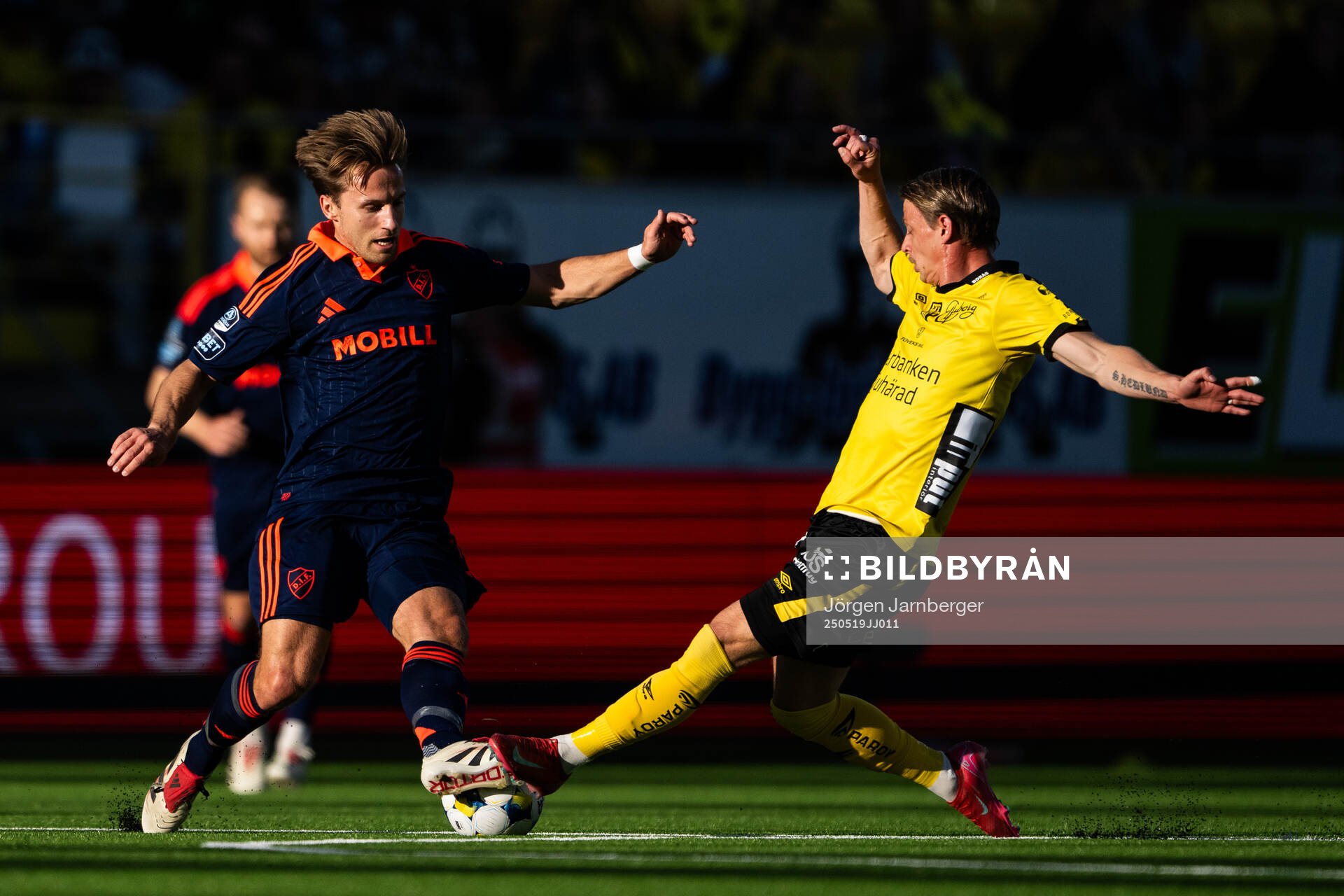 Djurgårdens Daniel Stensson och Elfsborgs Simon Hedlund