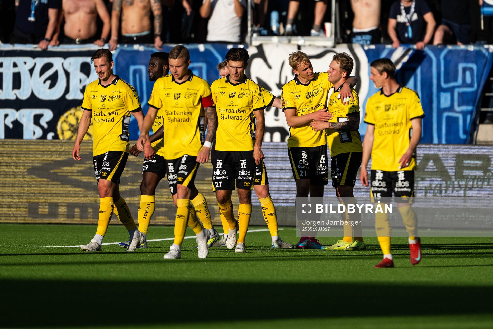 Elfsborgs Frederik Ihler jublar med lagkamrater efter 2-0 under fotbollsmatchen i Allsvenskan mellan Elfsborg och Djurgården den 19 maj 2025 i Borås.