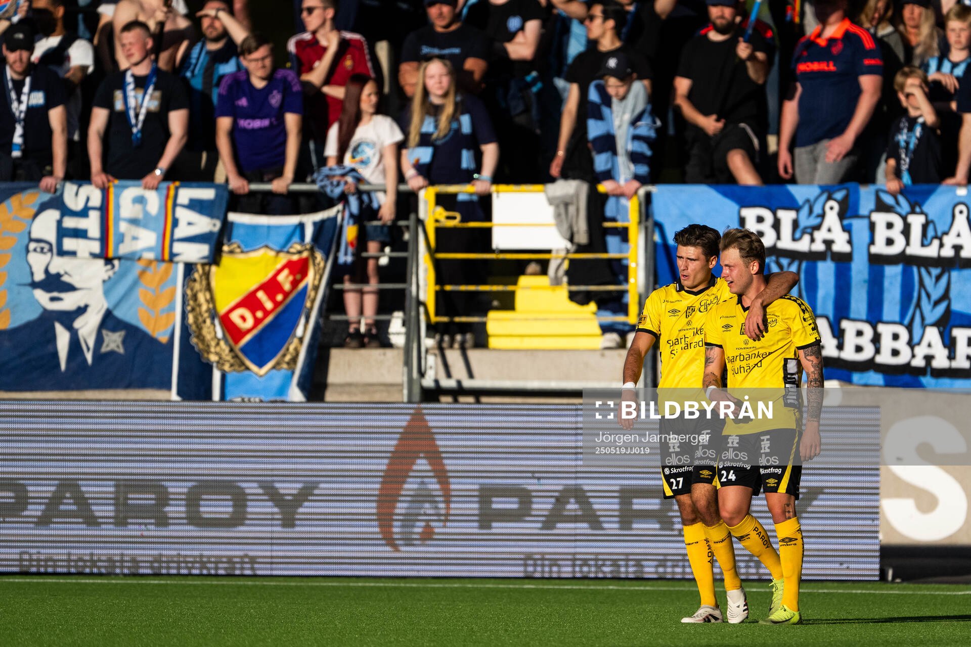Elfsborgs Besfort Zeneli och Frederik Ihler jublar efter 2-0 under fotbollsmatchen i Allsvenskan mellan Elfsborg och Djurgården den 19 maj 2025 i Borås.