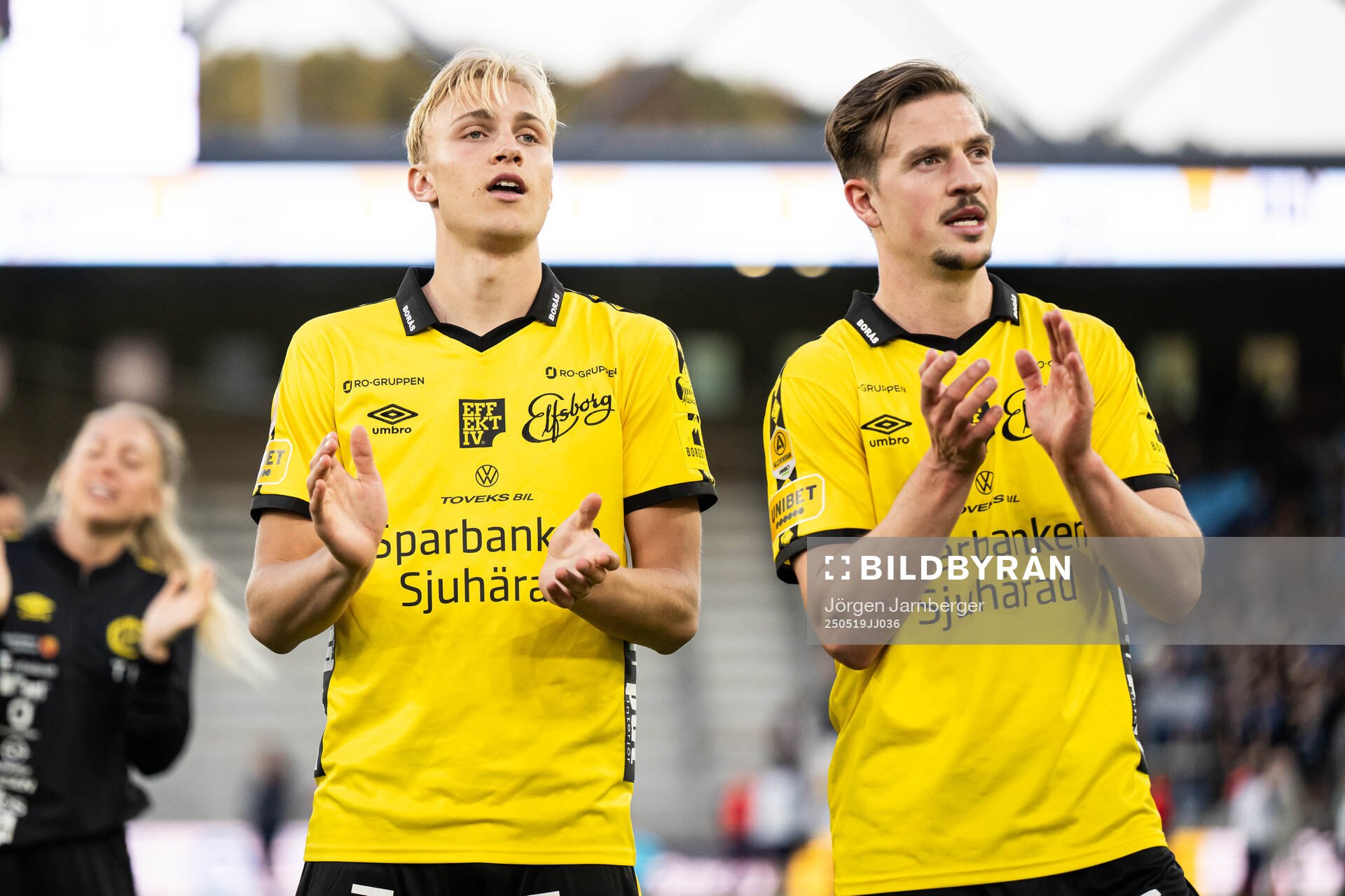 Leo Östman och Simon Olsson jublar efter fotbollsmatchen i Allsvenskan mellan Elfsborg och Djurgården den 19 maj 2025 i Borås. 