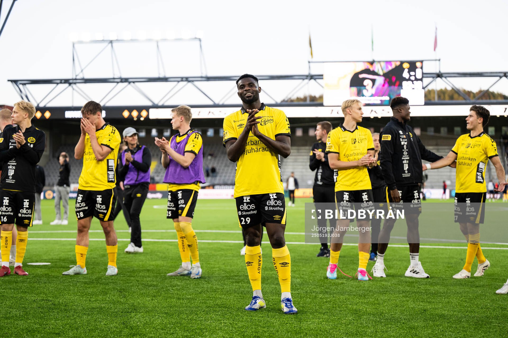 Elfsborgs Ibrahim Buhari jublar efter fotbollsmatchen i Allsvenskan mellan Elfsborg och Djurgården den 19 maj 2025 i Borås. 