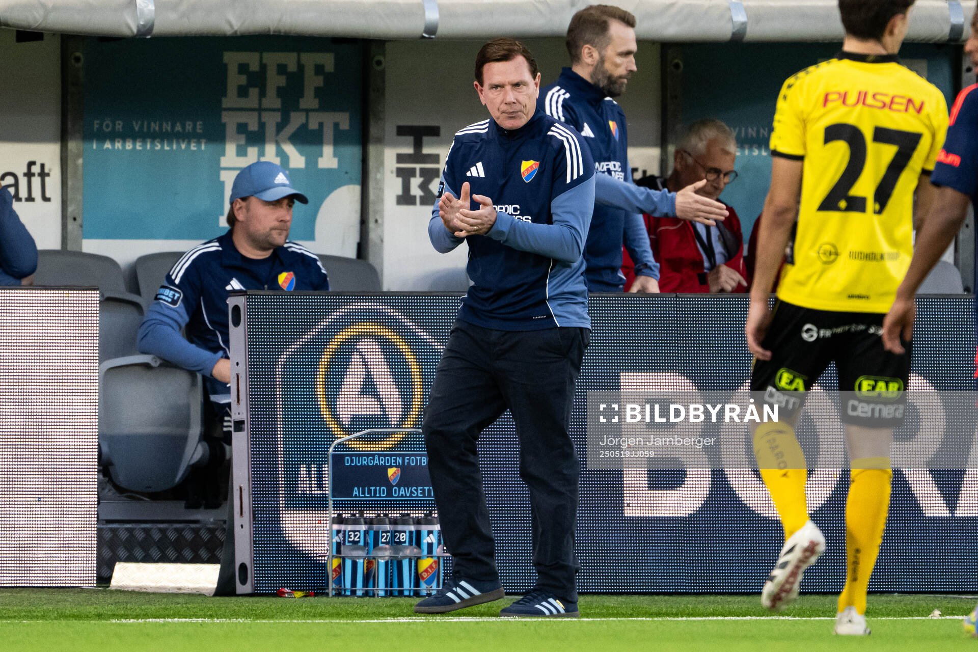 Djurgårdens assisterande tränare Christer Mattiasson under fotbollsmatchen i Allsvenskan mellan Elfsborg och Djurgården den 19 maj 2025 i Borås.