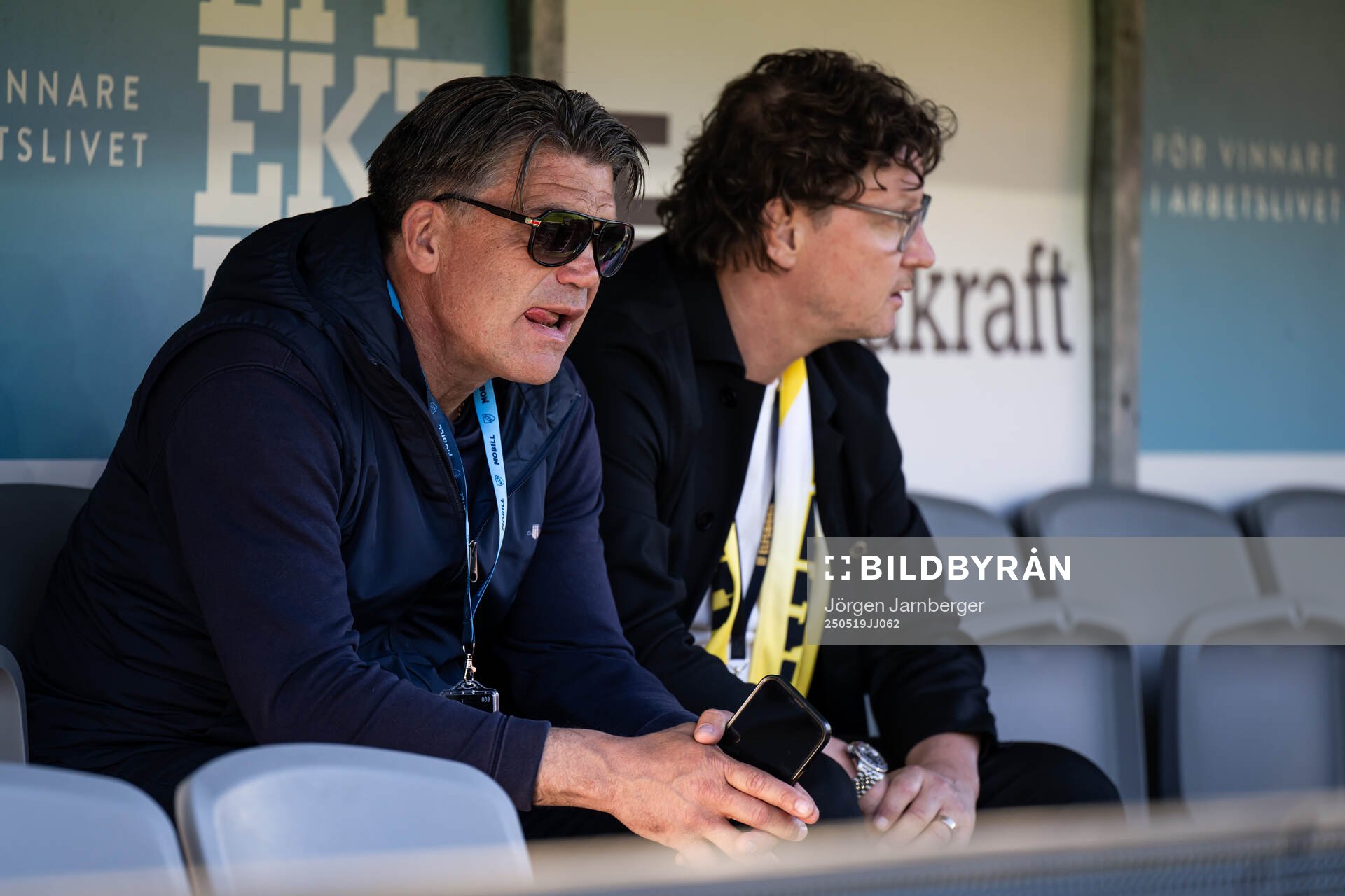 Djurgårdens sportchef Bosse Andersson och Elfsborgs klubbchef Stefan Andreasson under fotbollsmatchen i Allsvenskan mellan Elfsborg och Djurgården den 19 maj 2025 i Borås.