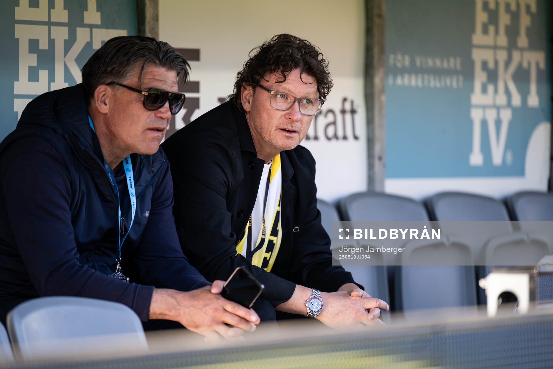 Djurgårdens sportchef Bosse Andersson och Elfsborgs klubbchef Stefan Andreasson under fotbollsmatchen i Allsvenskan mellan Elfsborg och Djurgården den 19 maj 2025 i Borås.
