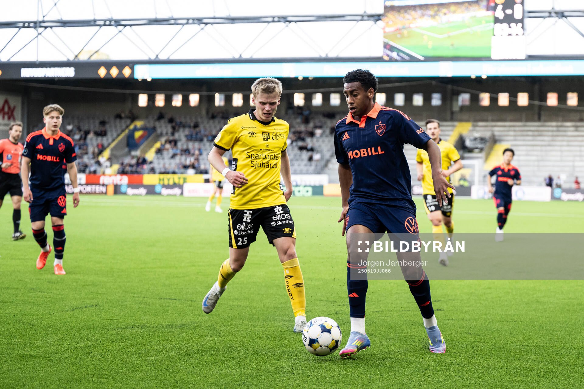 Elfsborgs Ari Sigurpálsson och Djurgårdens Isak Alemayehu