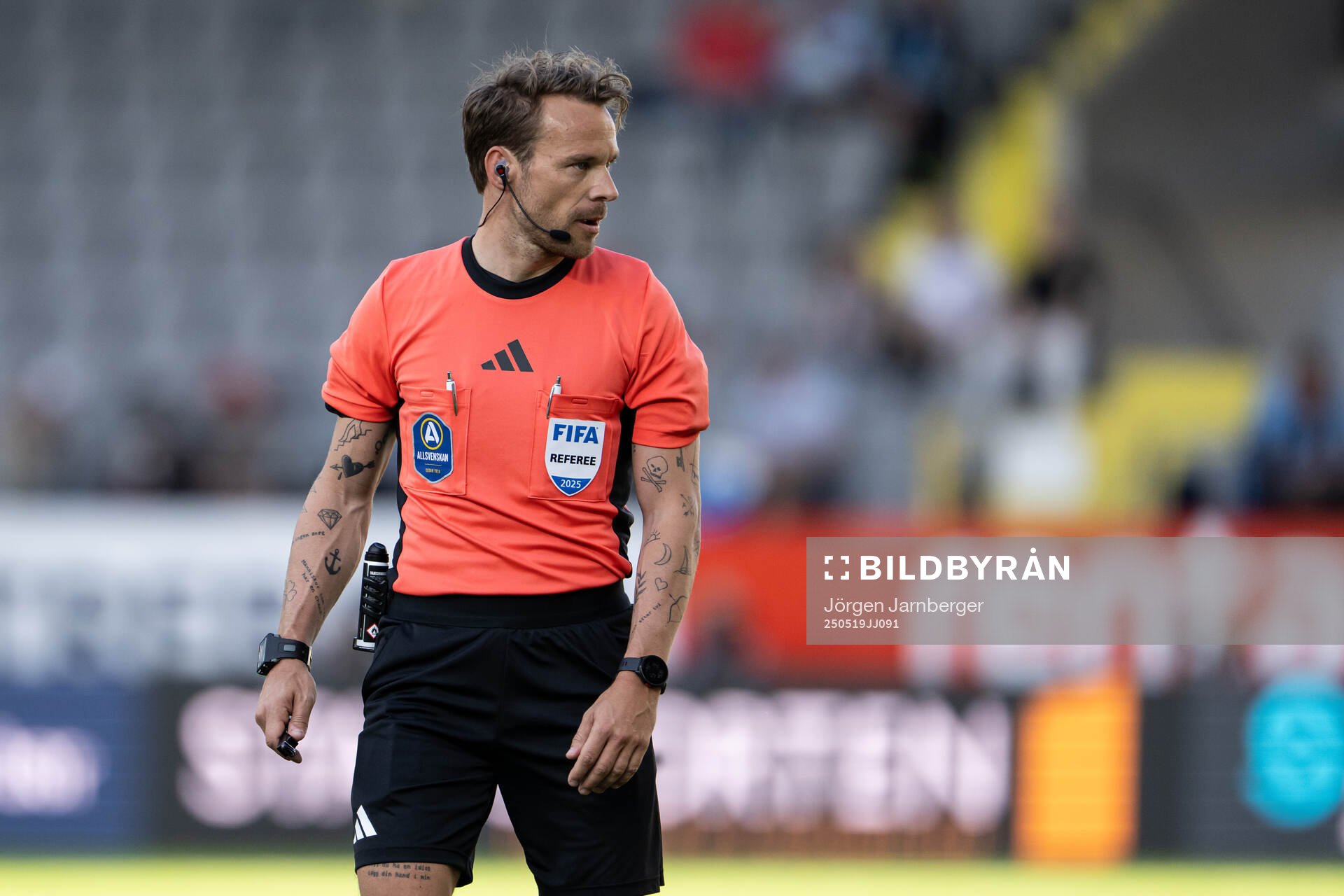 Domare Kristoffer Karlsson under fotbollsmatchen i Allsvenskan mellan Elfsborg och Djurgården den 19 maj 2025 i Borås. 