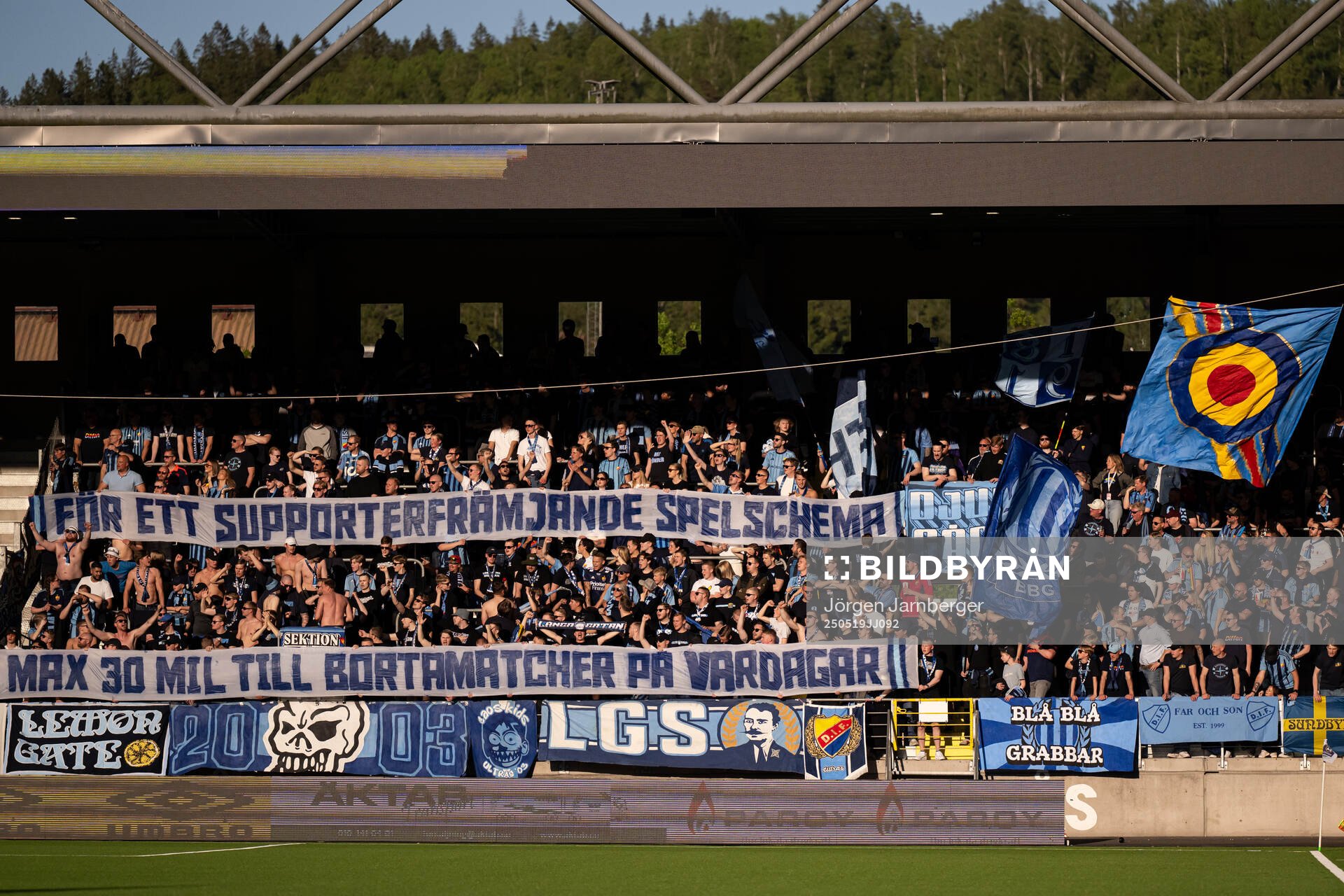 Djurgårdens supportrar med tifo
