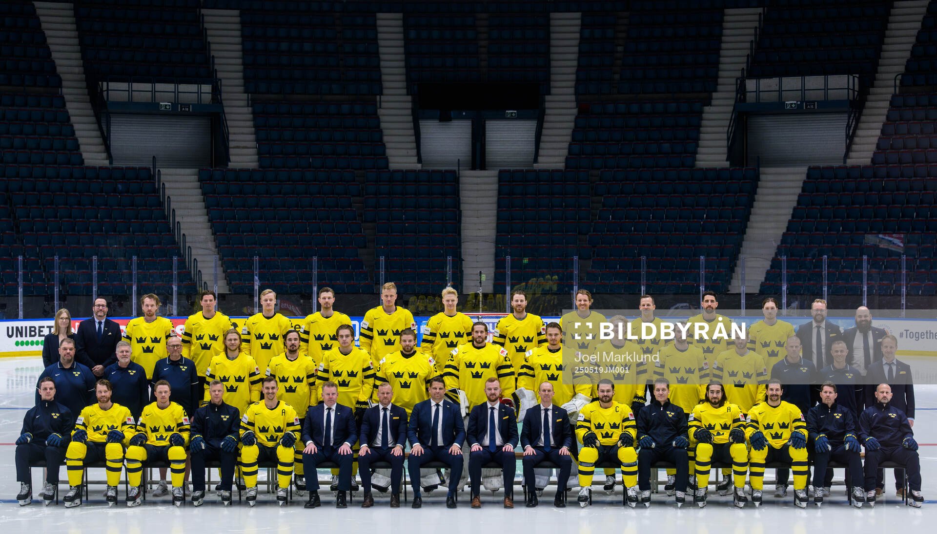 Players and coaching staff of Sweden pose for a team photo