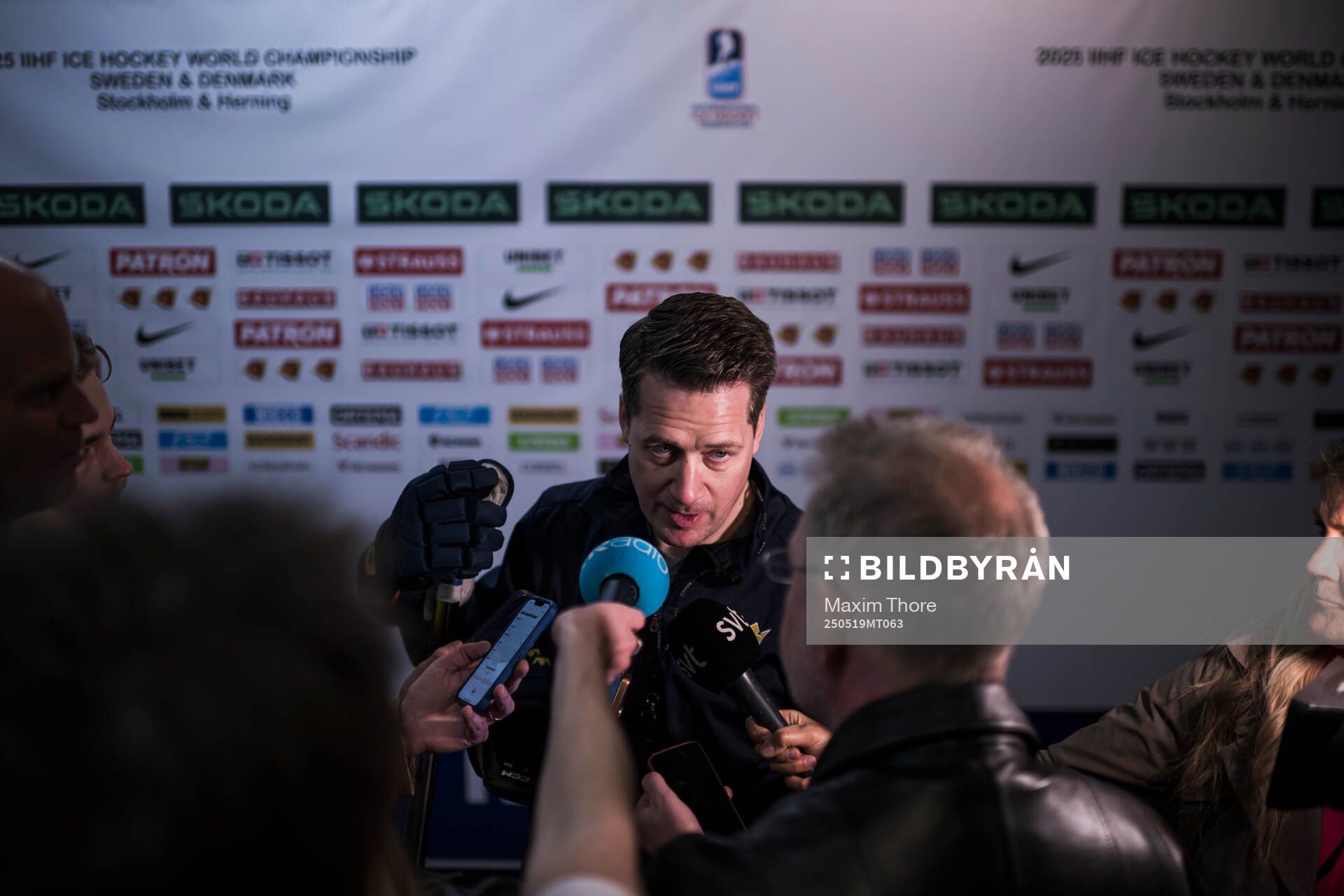 Coach Sam Hallam of Sweden