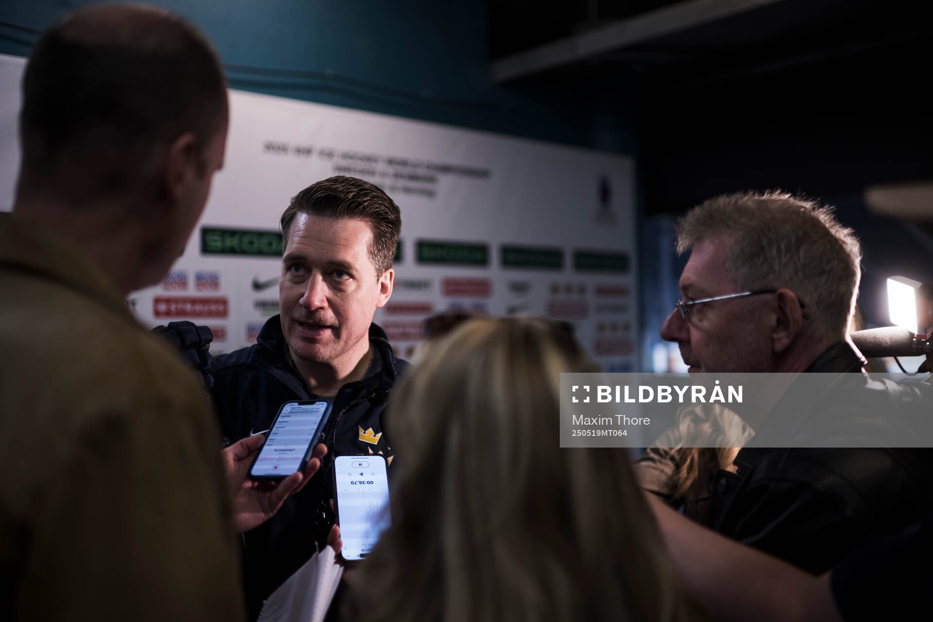 Coach Sam Hallam of Sweden
