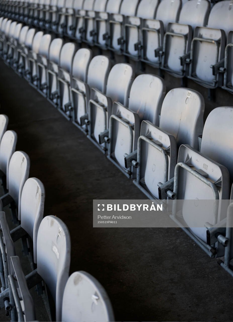 Läktarstolar på Landskrona IP inför fotbollsmatchen i Superettan mellan Landskrona och Helsingborg den 19 maj 2025 i Landskrona. 