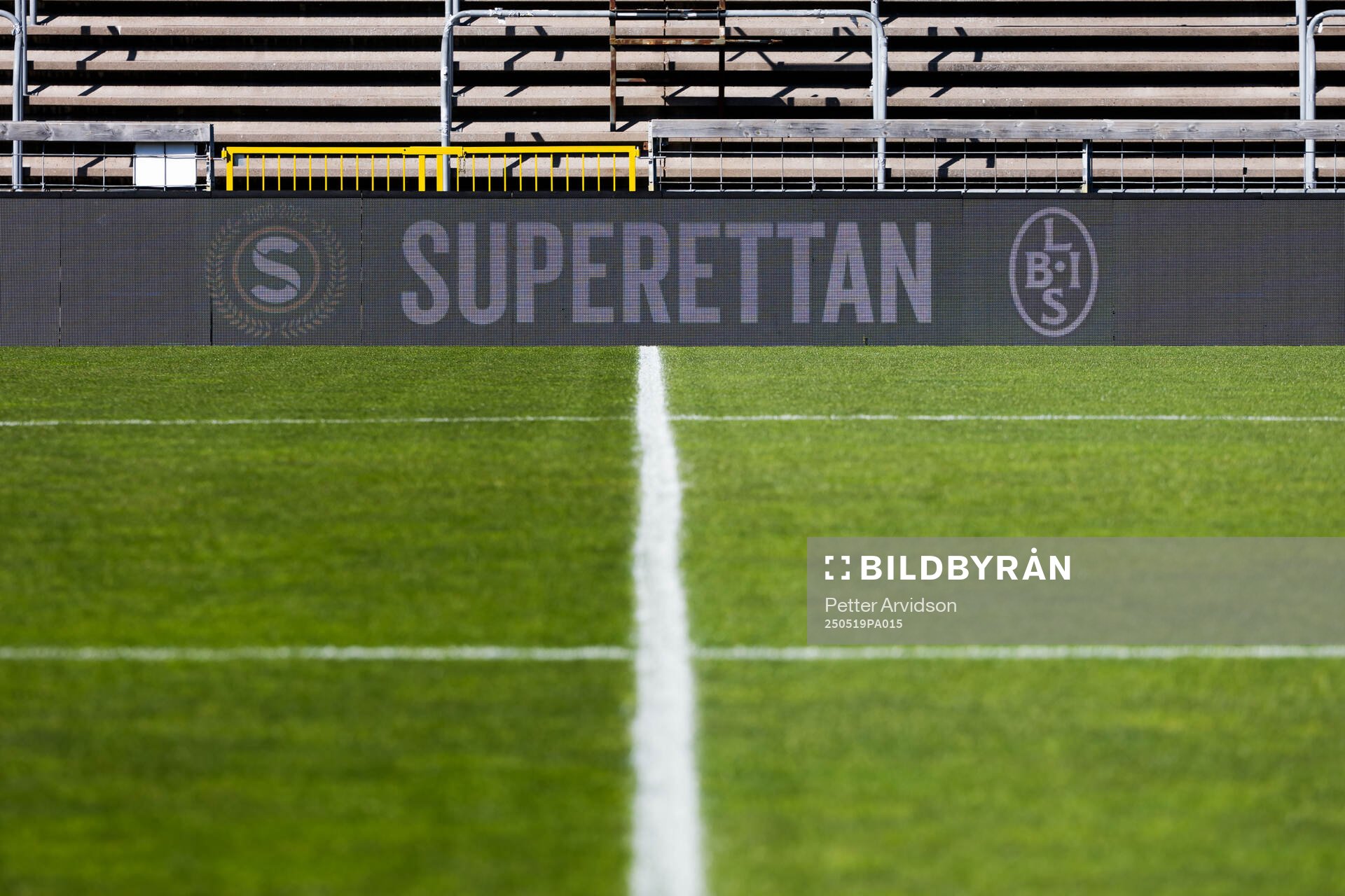 Ledreklam med texten Superettan inför fotbollsmatchen i Superettan mellan Landskrona och Helsingborg den 19 maj 2025 i Landskrona. 