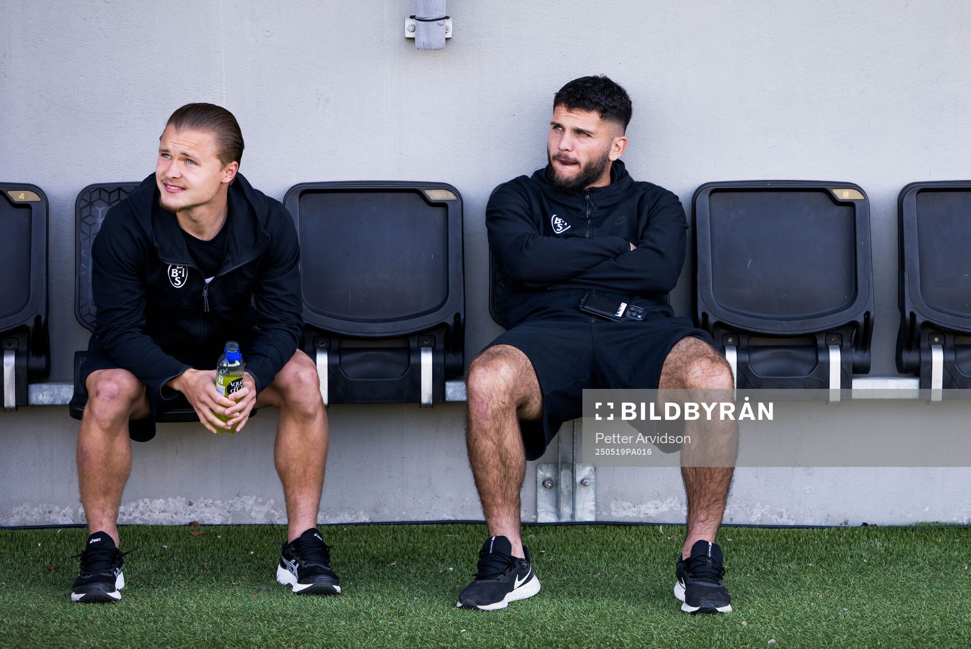 Landskronas Vincent Sundberg och Edi Sylisufaj inför fotbollsmatchen i Superettan mellan Landskrona och Helsingborg den 19 maj 2025 i Landskrona.
