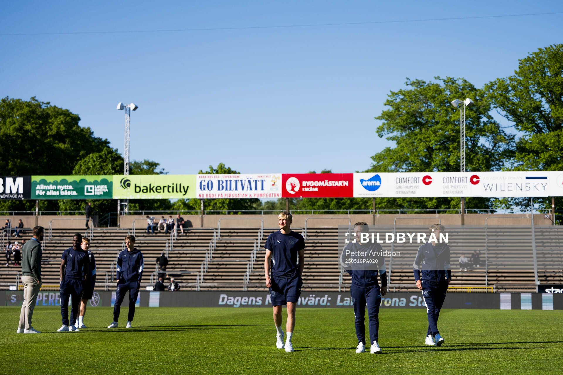 Helsingborgs spelare inför fotbollsmatchen i Superettan mellan Landskrona och Helsingborg den 19 maj 2025 i Landskrona. 