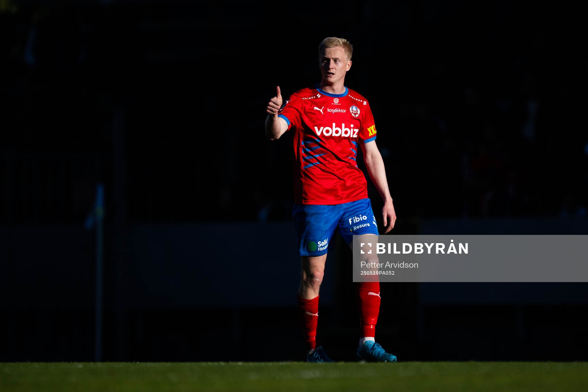 Helsingborgs Oscar Aga jublar efter att han gjort 0-1 under fotbollsmatchen i Superettan mellan Landskrona och Helsingborg den 19 maj 2025 i Landskrona.