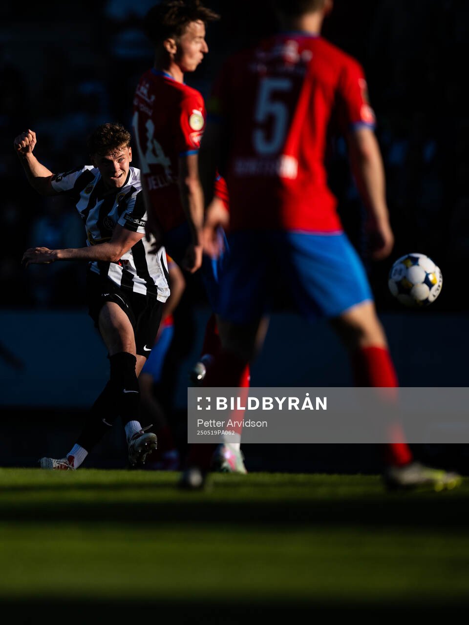 Landskronas Max Nilsson under fotbollsmatchen i Superettan mellan Landskrona och Helsingborg den 19 maj 2025 i Landskrona. 