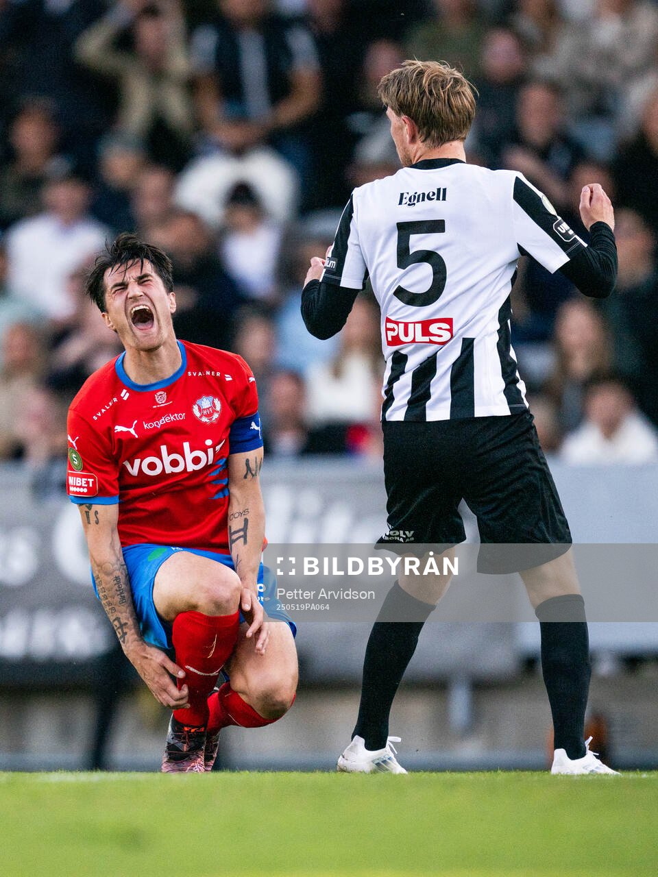 Helsingborgs Jon Birkfeldt och Landskronas Adam Egnell under fotbollsmatchen i Superettan mellan Landskrona och Helsingborg den 19 maj 2025 i Landskrona.