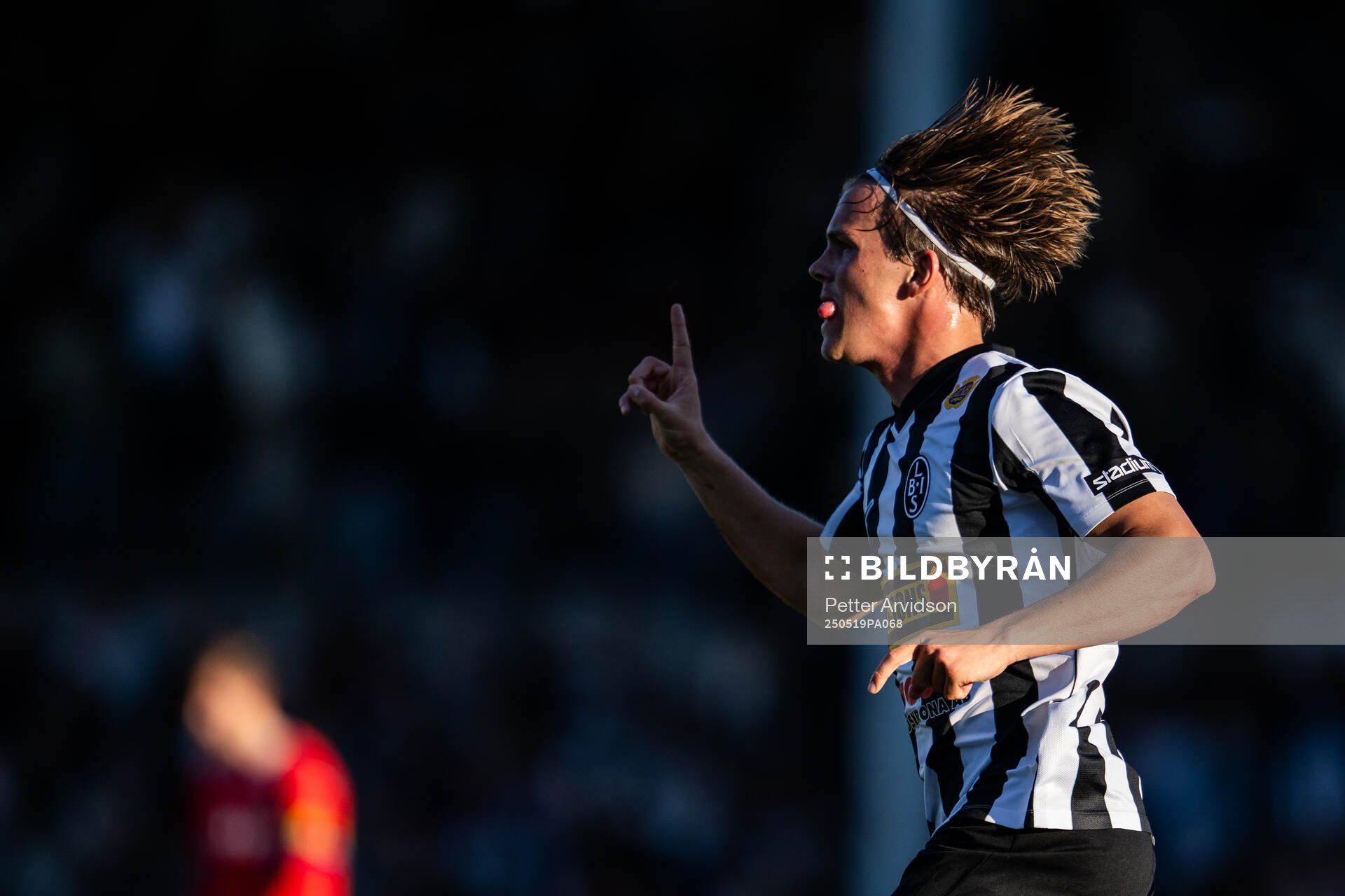 Landskronas Victor Karlsson jublar efter att han gjort 1-1 under fotbollsmatchen i Superettan mellan Landskrona och Helsingborg den 19 maj 2025 i Landskrona.