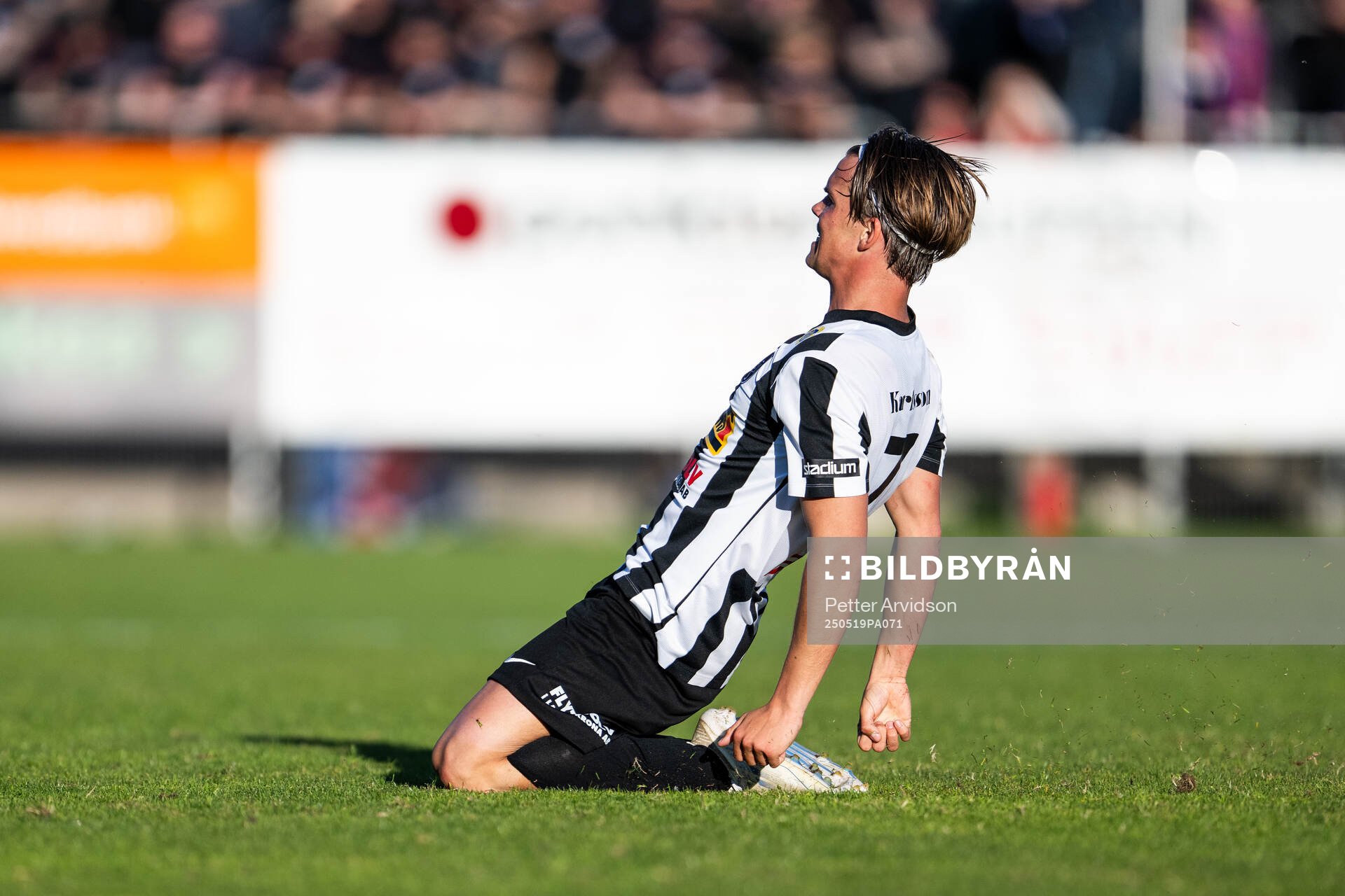Landskronas Victor Karlsson jublar efter att han gjort 1-1 under fotbollsmatchen i Superettan mellan Landskrona och Helsingborg den 19 maj 2025 i Landskrona.