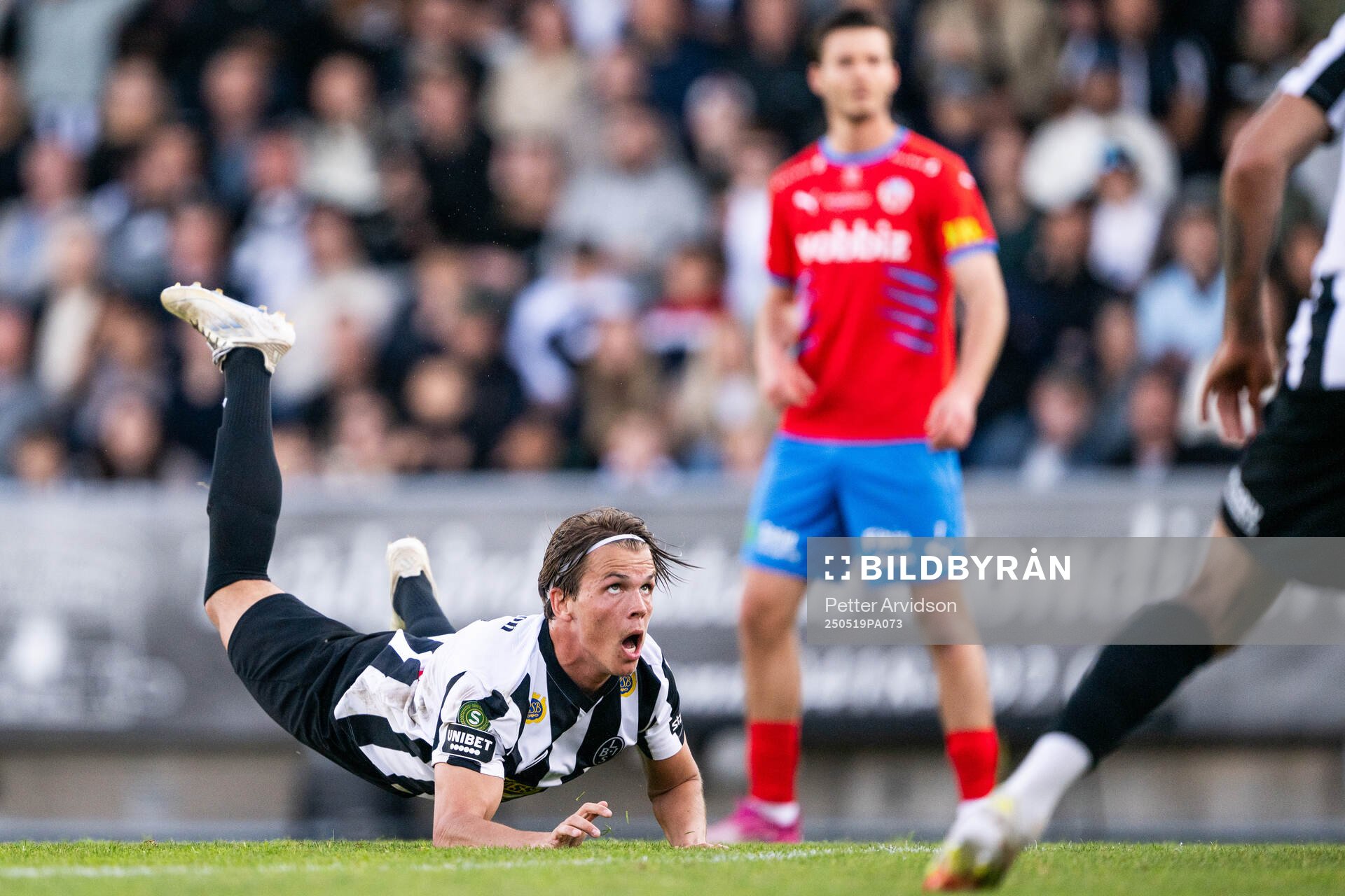 Landskronas Victor Karlsson gör 1-1 under fotbollsmatchen i Superettan mellan Landskrona och Helsingborg den 19 maj 2025 i Landskrona.