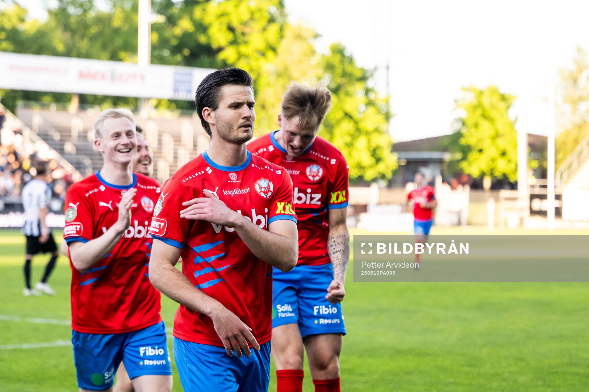 Helsingborgs Wilhelm Loeper jublar efter att gjort 1-3 under fotbollsmatchen i Superettan mellan Landskrona och Helsingborg den 19 maj 2025 i Landskrona.