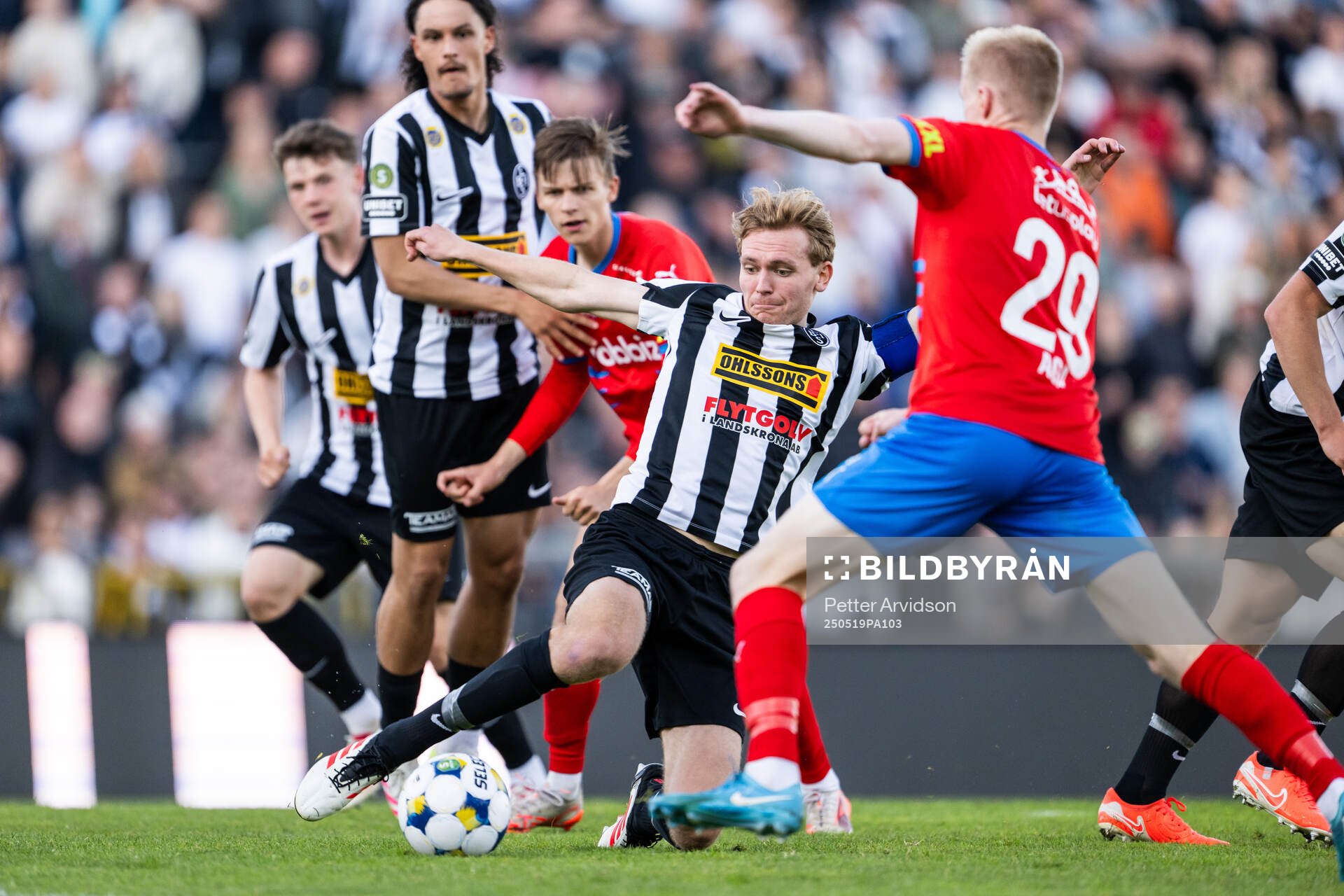Landskronas Melker Jonsson under fotbollsmatchen i Superettan mellan Landskrona och Helsingborg den 19 maj 2025 i Landskrona. 
