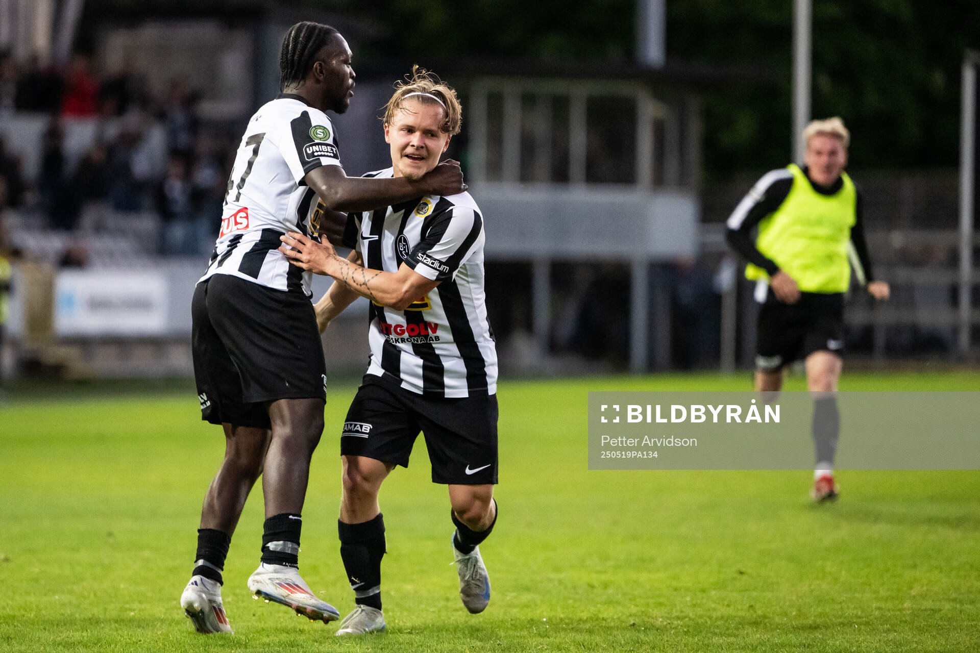 Landskronas Kofi Asare jublar efter 3-3 under fotbollsmatchen i Superettan mellan Landskrona och Helsingborg den 19 maj 2025 i Landskrona.