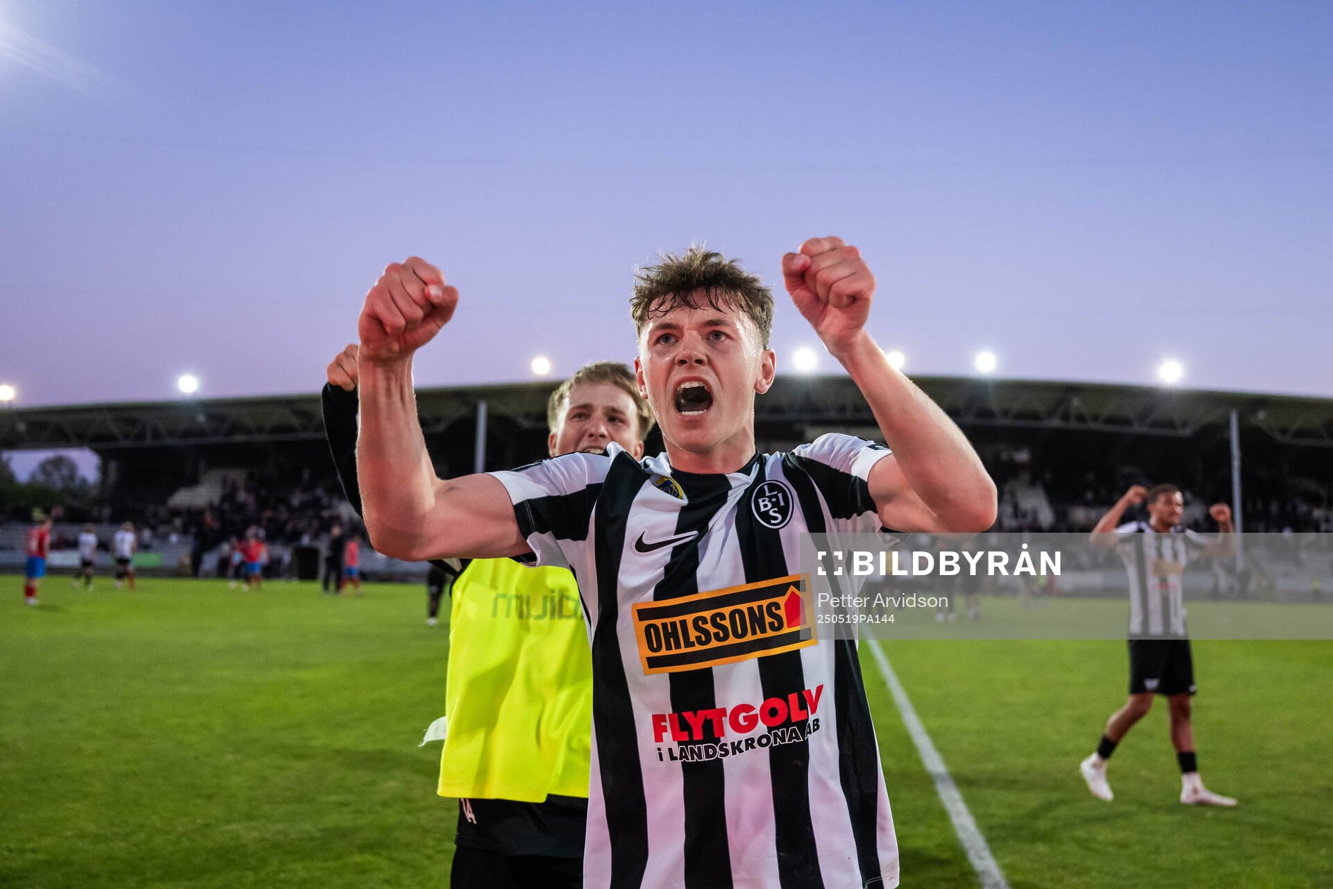 Landskronas Emil Lindman jublar efter fotbollsmatchen i Superettan mellan Landskrona och Helsingborg den 19 maj 2025 i Landskrona. 
