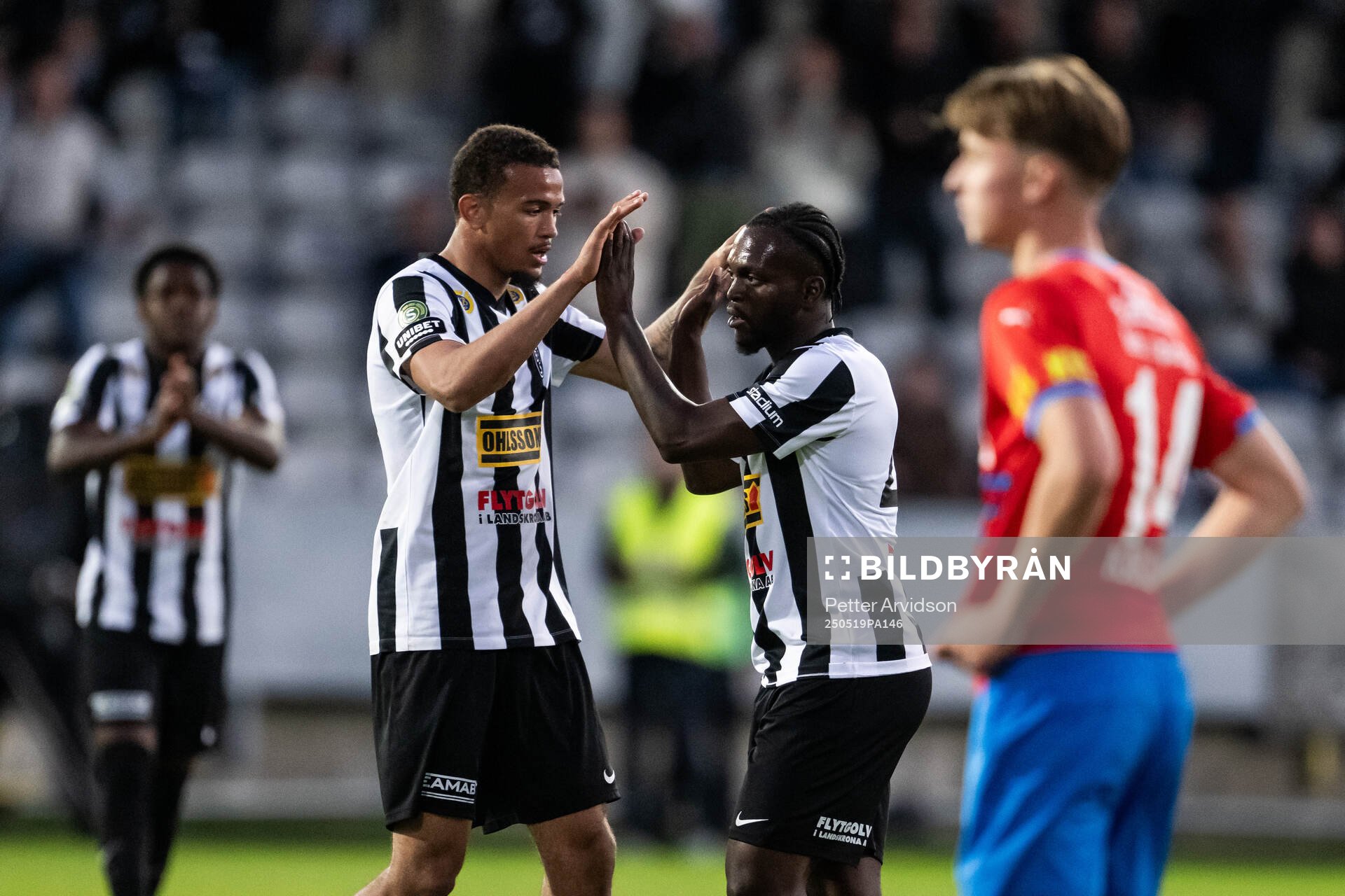Landskronas Cameron Streete och Kofi Asare jublar efter fotbollsmatchen i Superettan mellan Landskrona och Helsingborg den 19 maj 2025 i Landskrona.