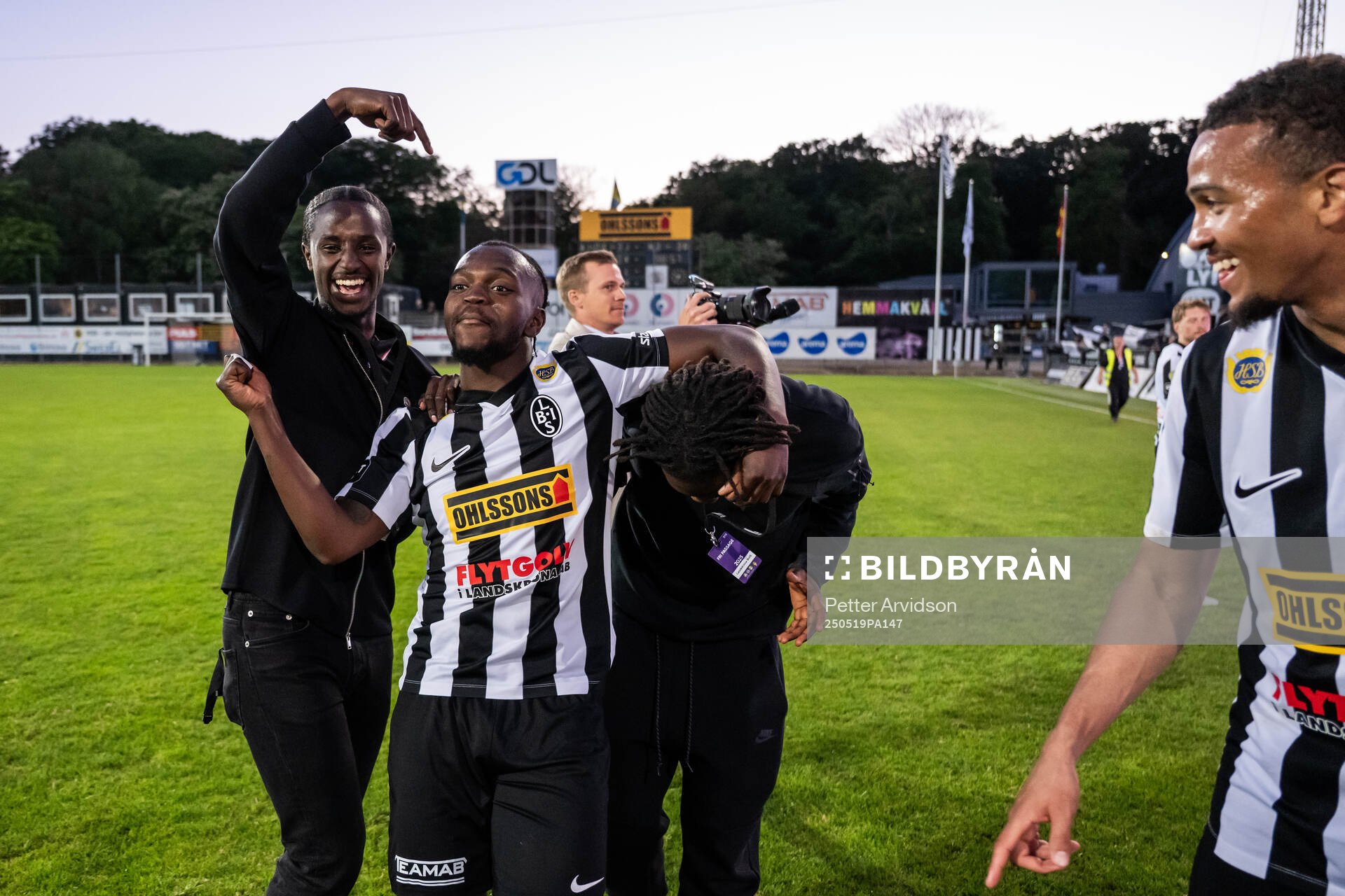 Landskronas Kofi Asare jublar efter fotbollsmatchen i Superettan mellan Landskrona och Helsingborg den 19 maj 2025 i Landskrona. 