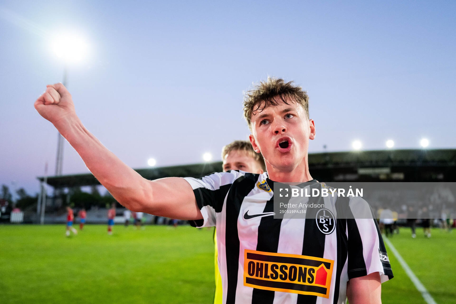 Landskronas Max Nilsson jublar efter fotbollsmatchen i Superettan mellan Landskrona och Helsingborg den 19 maj 2025 i Landskrona. 
