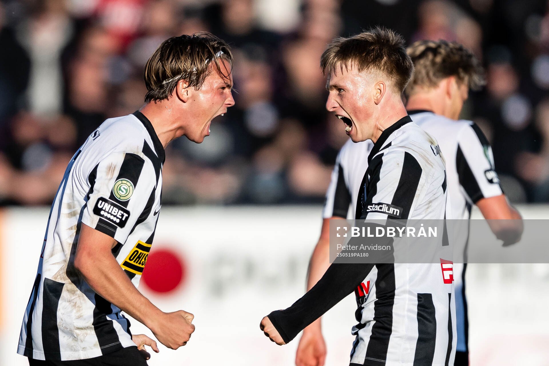 Landskronas Victor Karlsson och Constantino Capotondi jublar efter 1-1 målet under fotbollsmatchen i Superettan mellan Landskrona och Helsingborg den 19 maj 2025 i Landskrona.